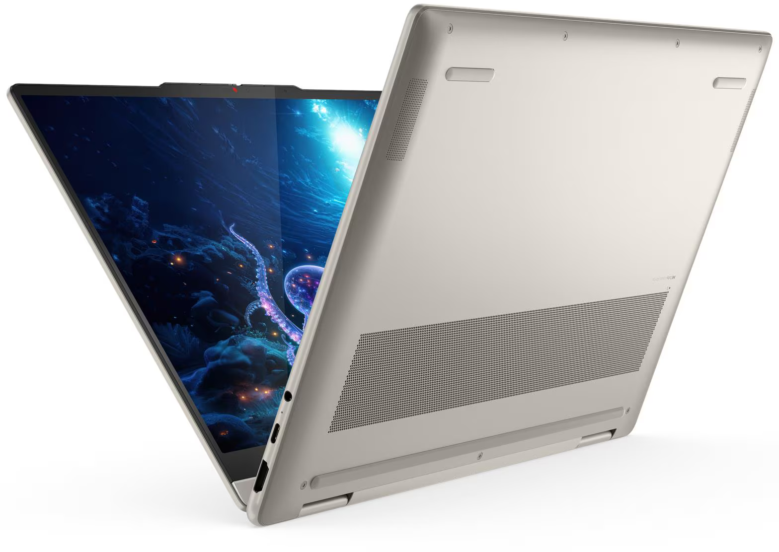 Egy nyitott laptop, amelyen polip háttérkép látható, világos bézs tokkal.