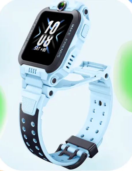 Jasnoniebieski smartwatch z kamerą i czarną opaską. Godzina 10:08.