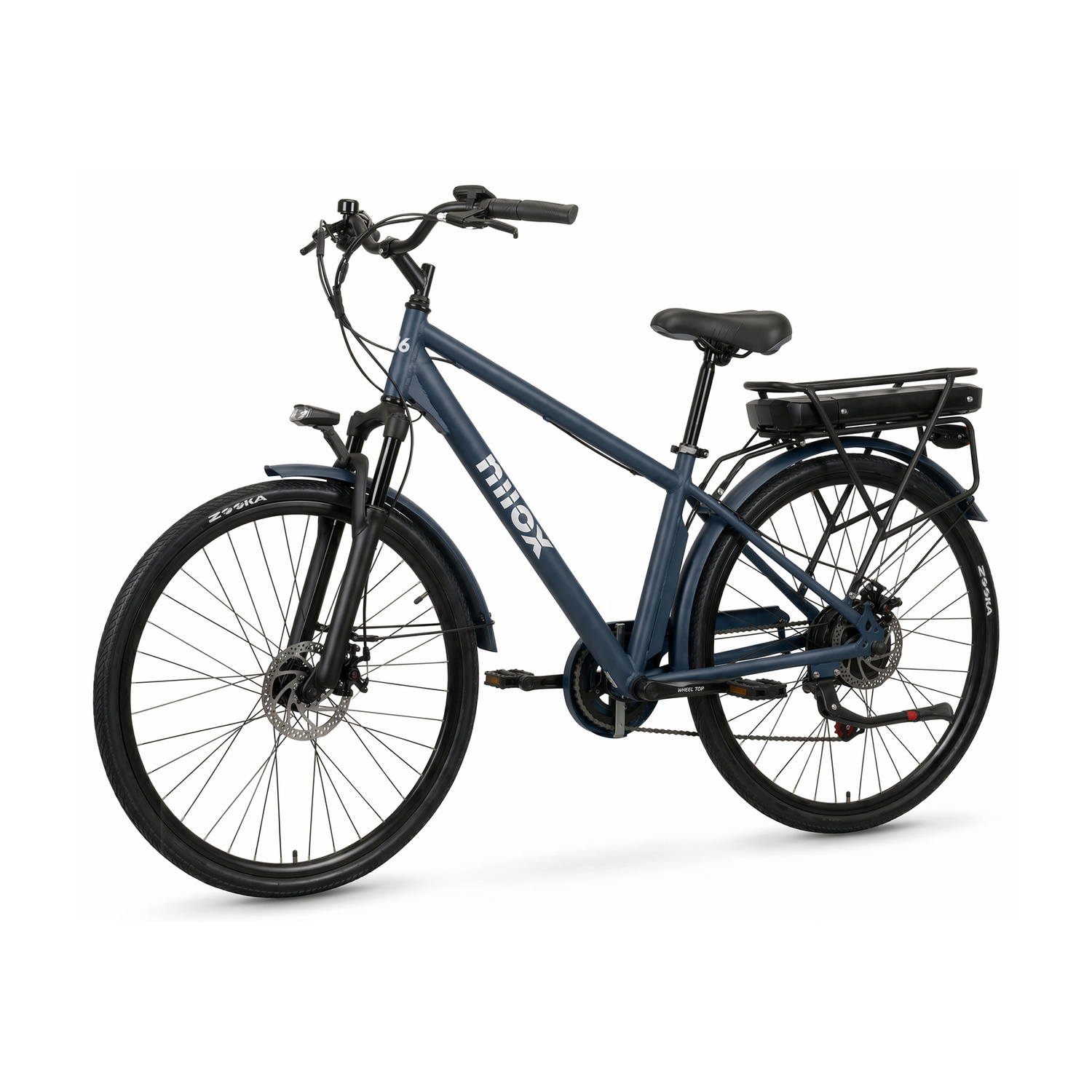 Una e-bike blu scuro con portapacchi e sella nera, su sfondo bianco.