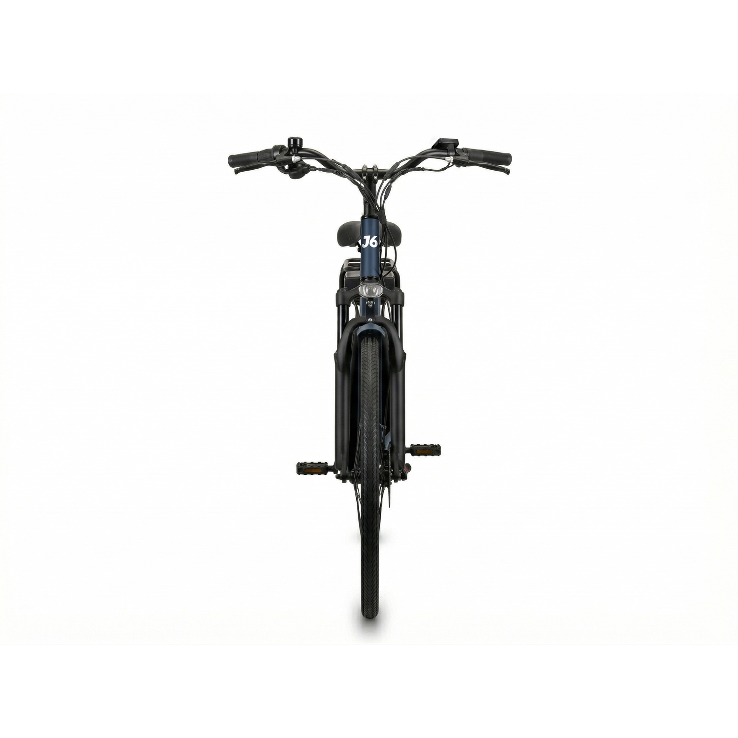Una bicicletta blu scuro vista frontalmente su sfondo bianco.