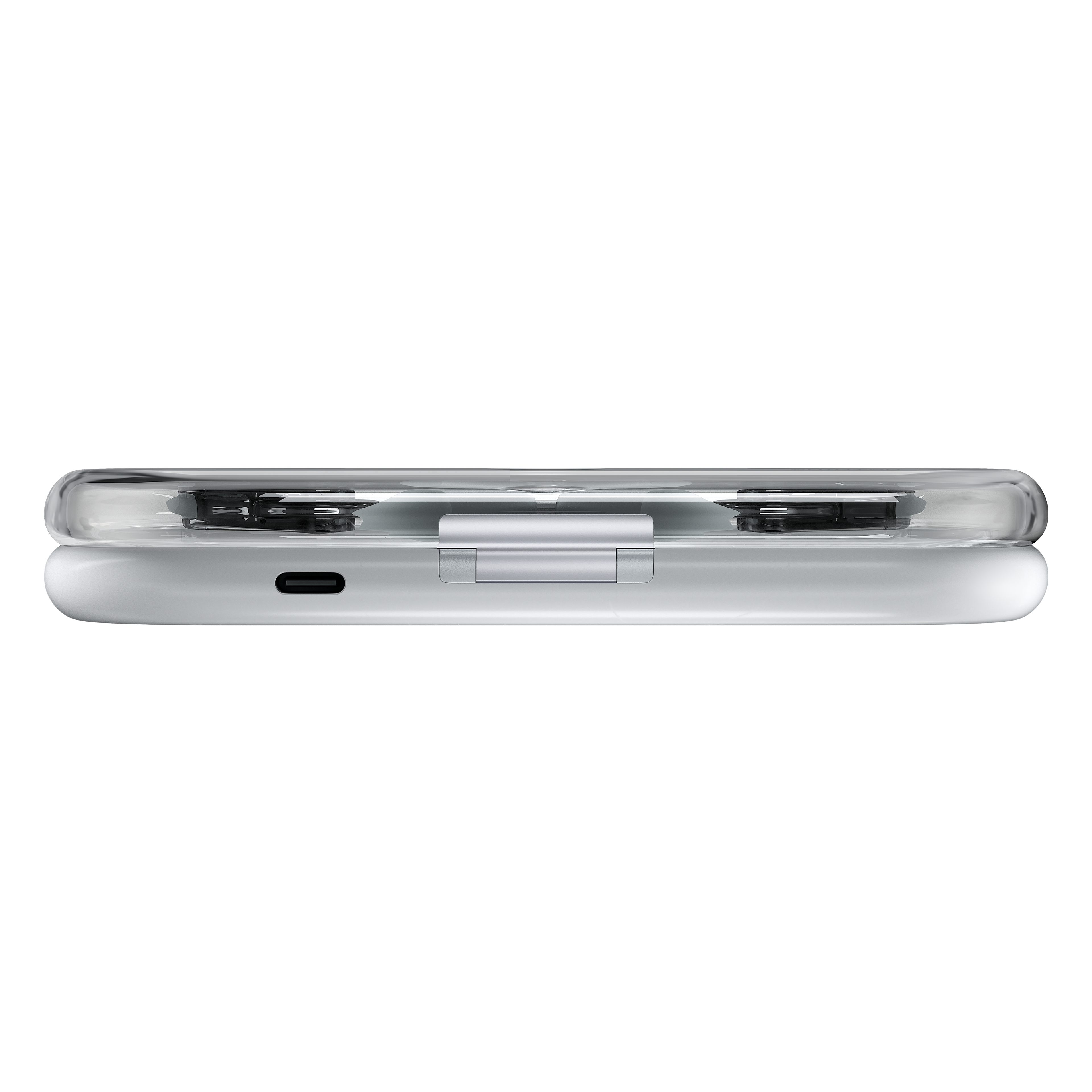 Ein silbernes Handy mit einer transparenten Hülle, das einen USB-C-Anschluss zeigt.