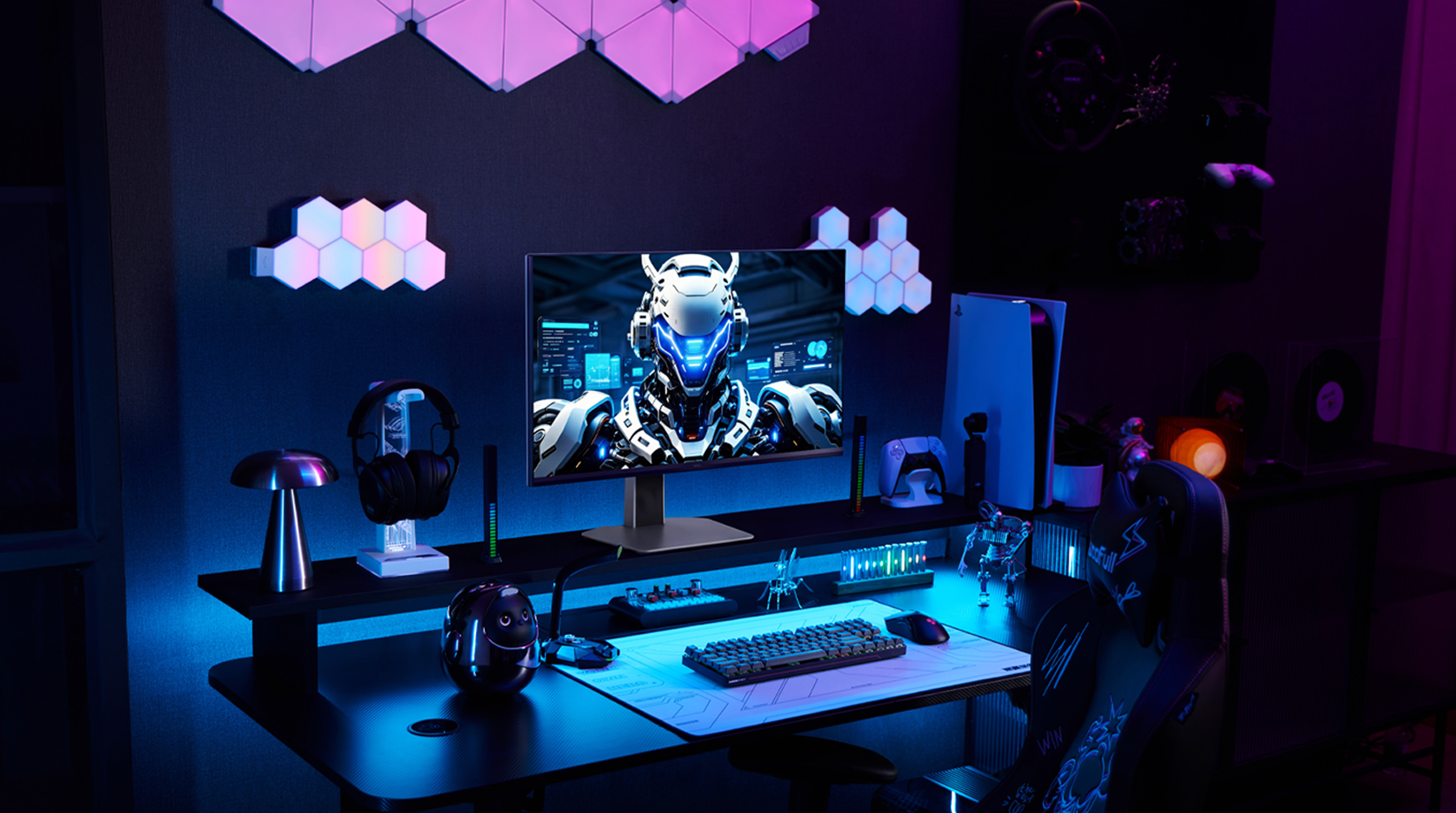 Ein beleuchteter Gaming-Schreibtisch mit einem Roboter-PC, Headset, Tastatur und Maus.