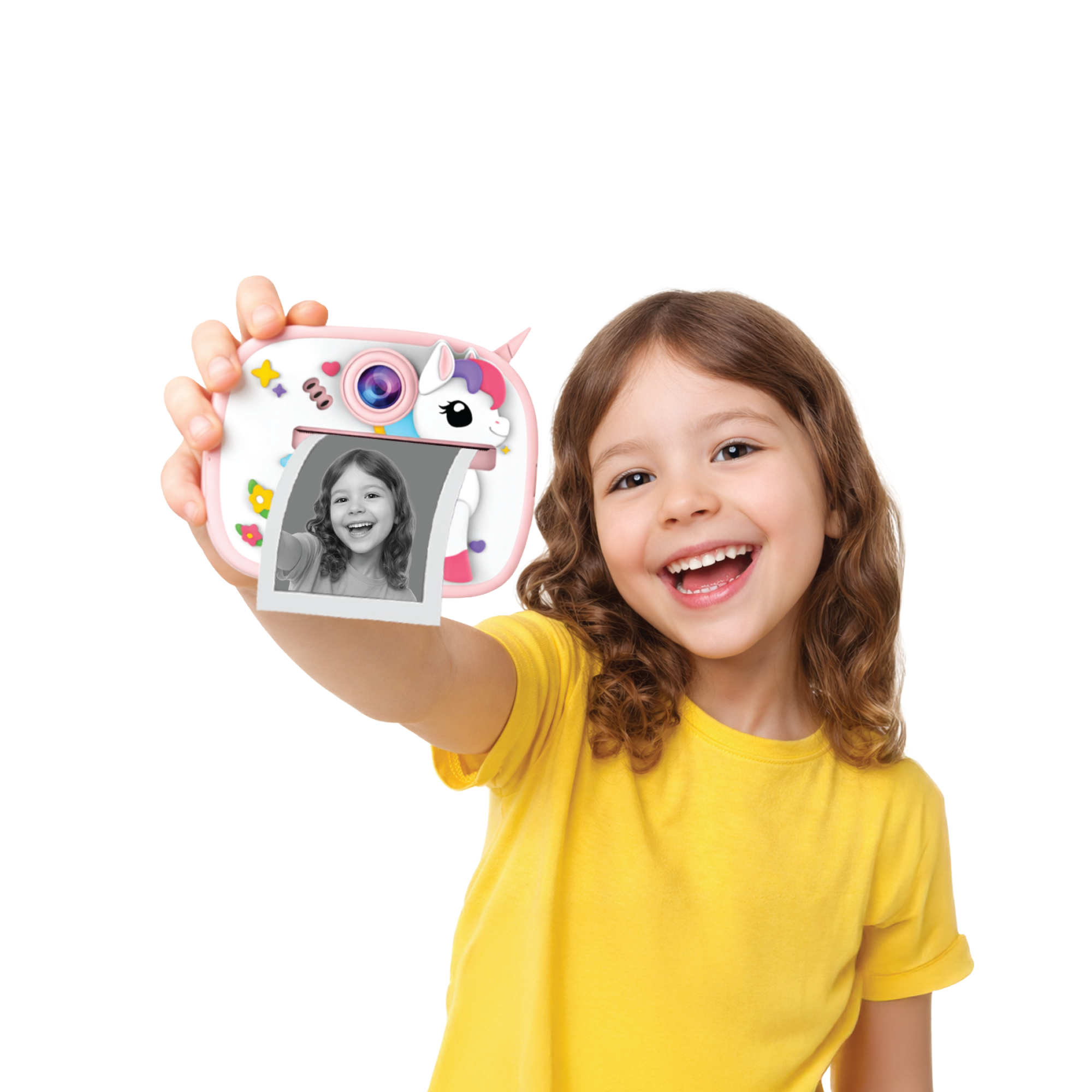 Sarı tişörtlü kız, çıkan kendi fotoğrafıyla tek boynuzlu at temalı kamera tutuyor.