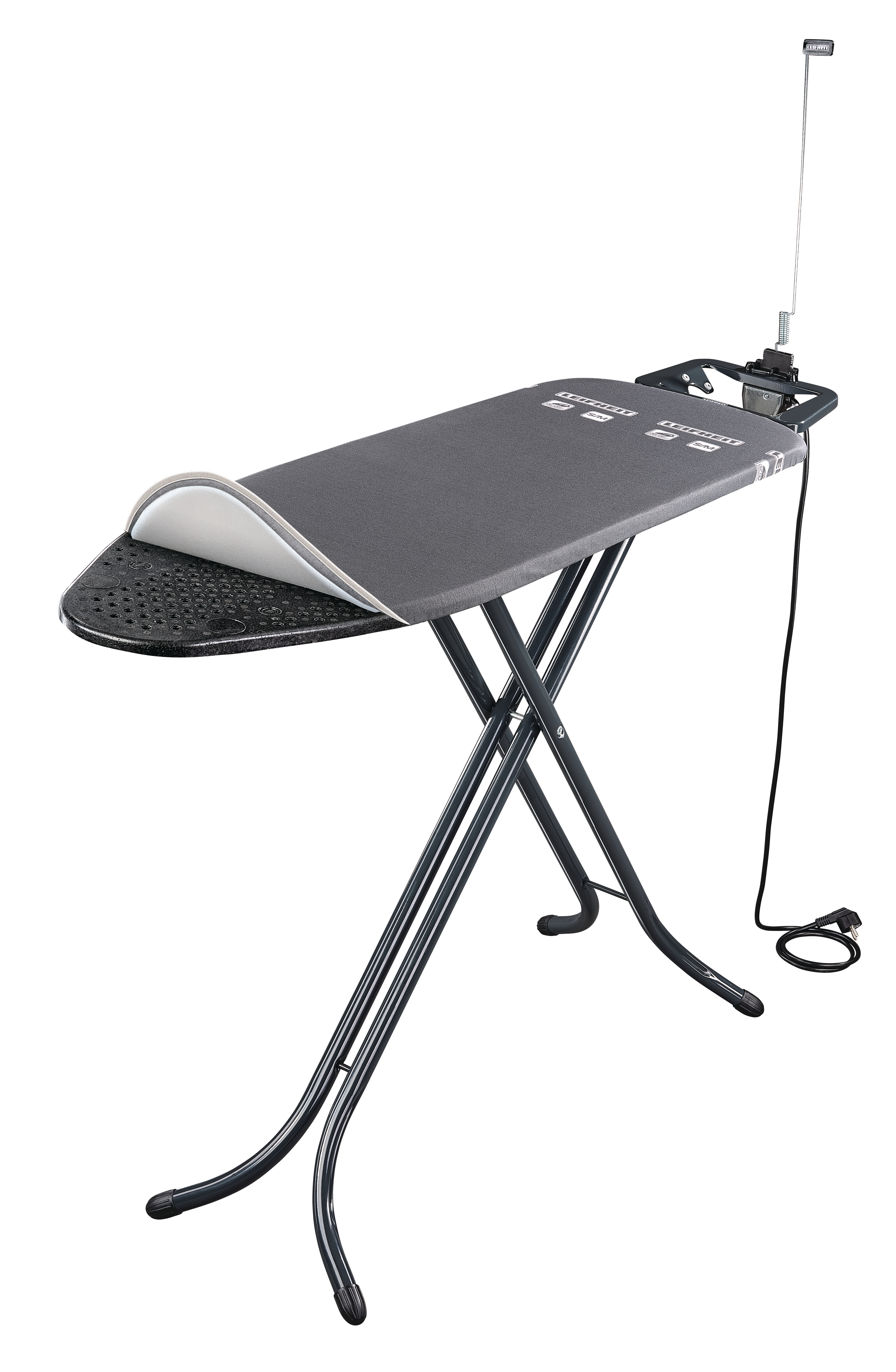 Ein graues Bügelbrett mit schwarzem Metallgestell und einer Antenne.