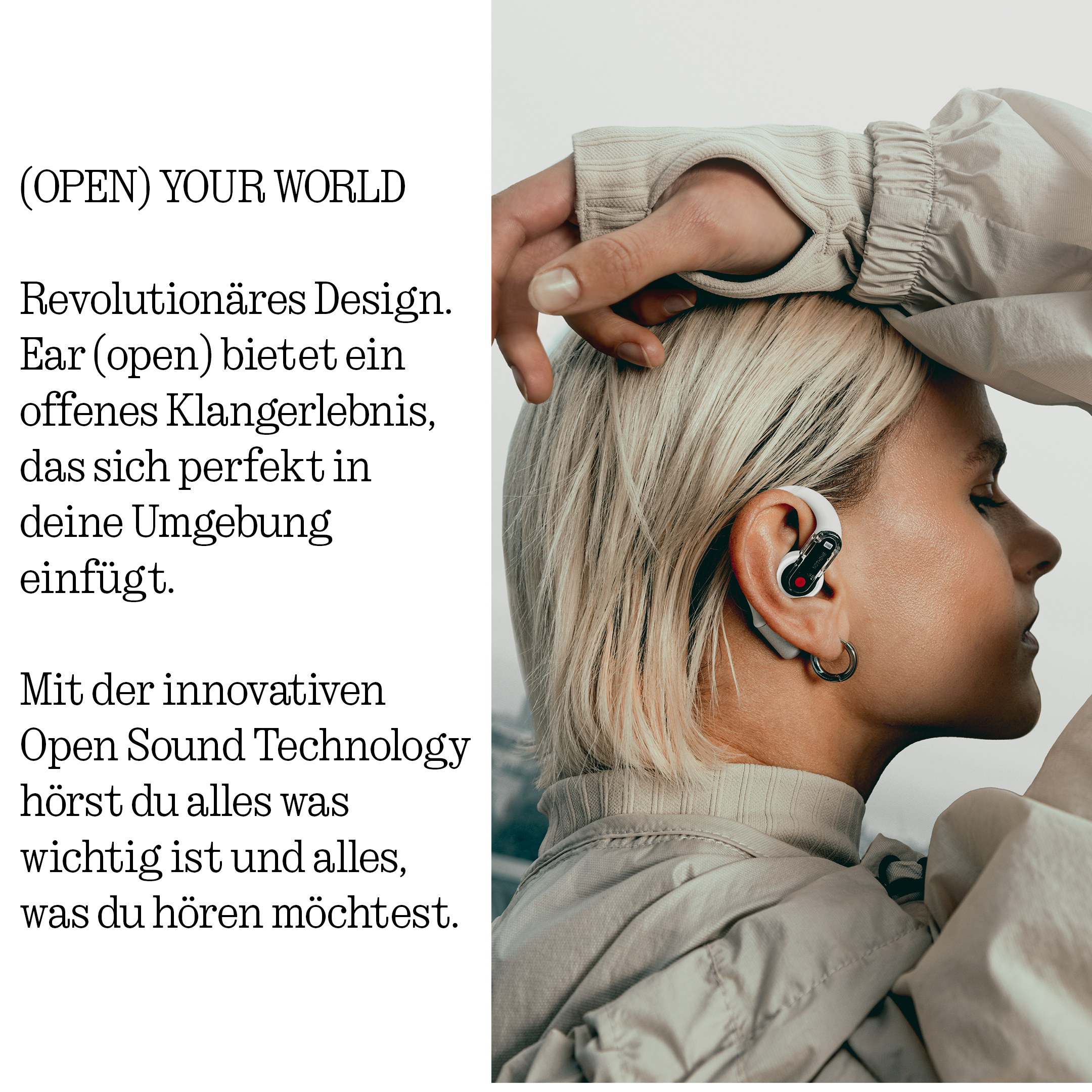 Eine Frau mit blonden Haaren trägt einen weißen Ohrhörer. Text links.