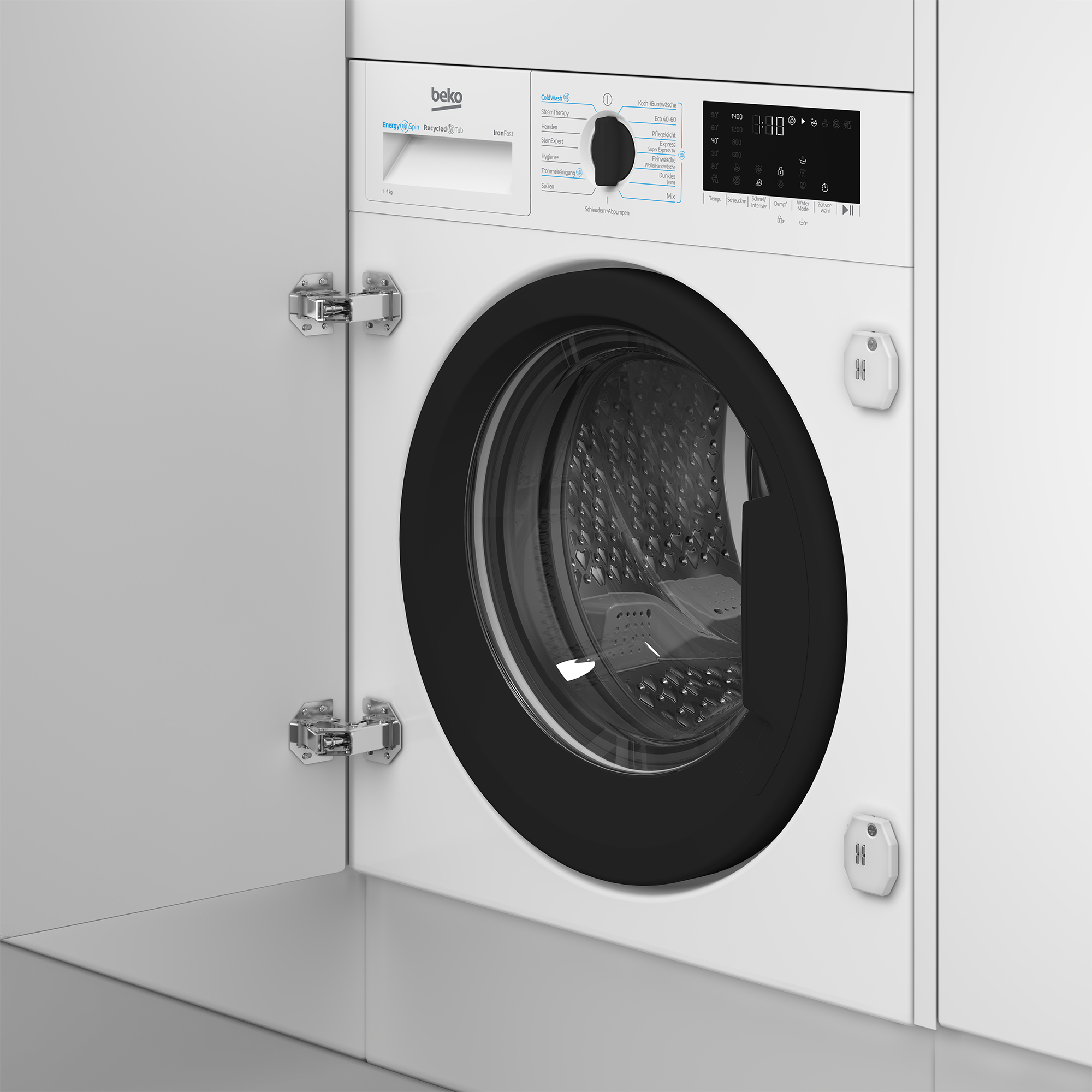 Eine weiße Beko Waschmaschine mit geöffneter Tür, Fokus auf das Bedienfeld und die Trommel.