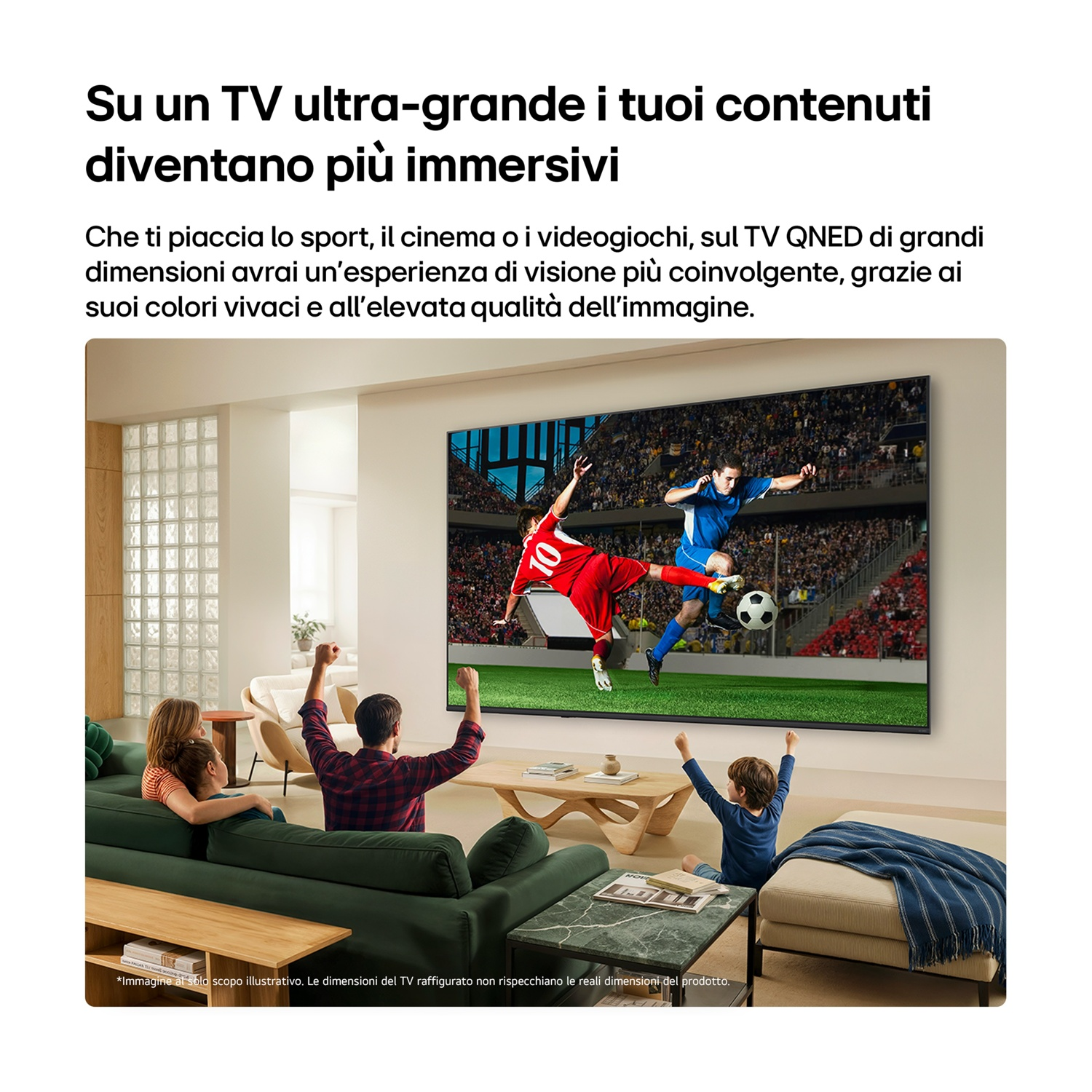 Una famiglia e un bambino guardano con entusiasmo il calcio su un TV gigante.