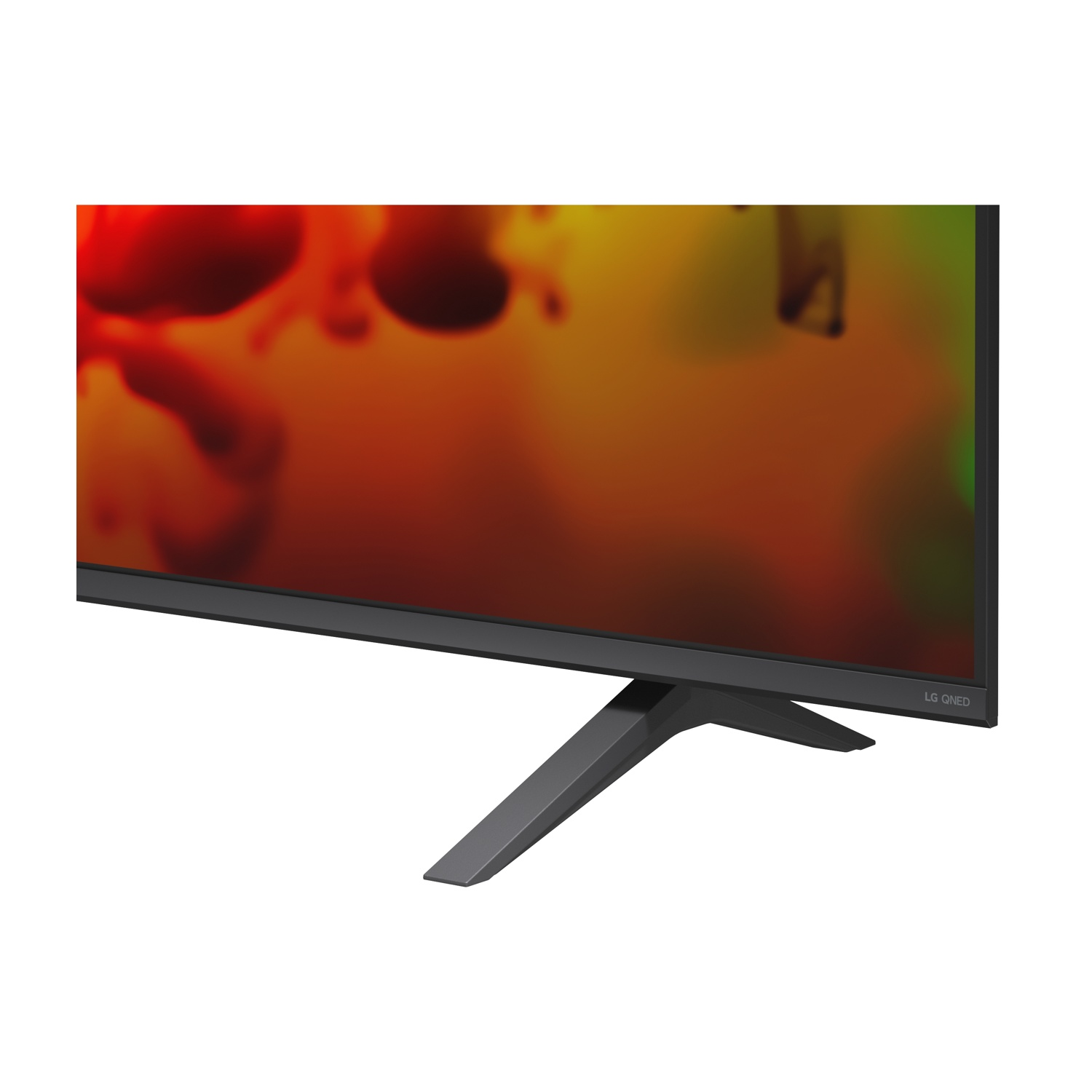 Primo piano di una TV moderna con supporto grigio e logo LG QNED.