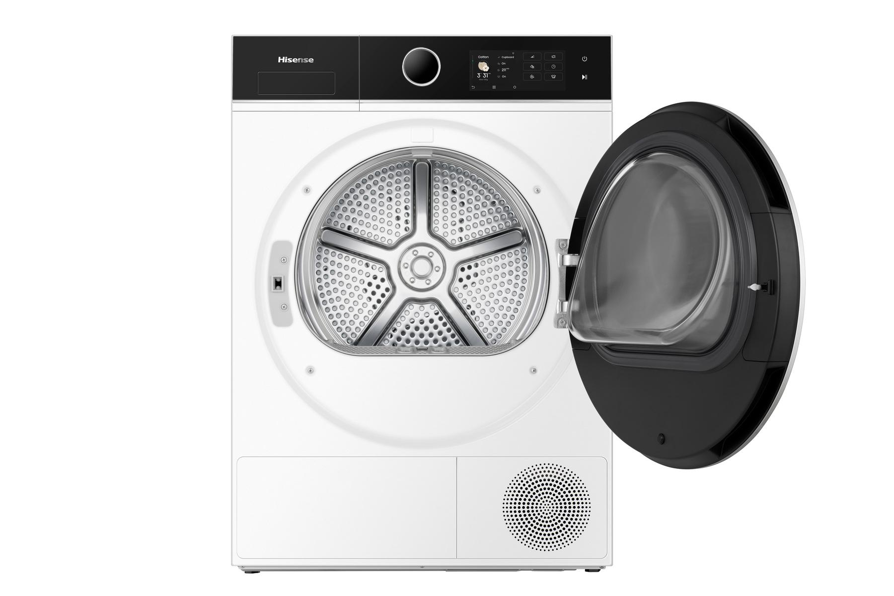 Weiße Hisense-Trockner mit geöffneter Tür und Metalltrommel. Digitales Bedienfeld.