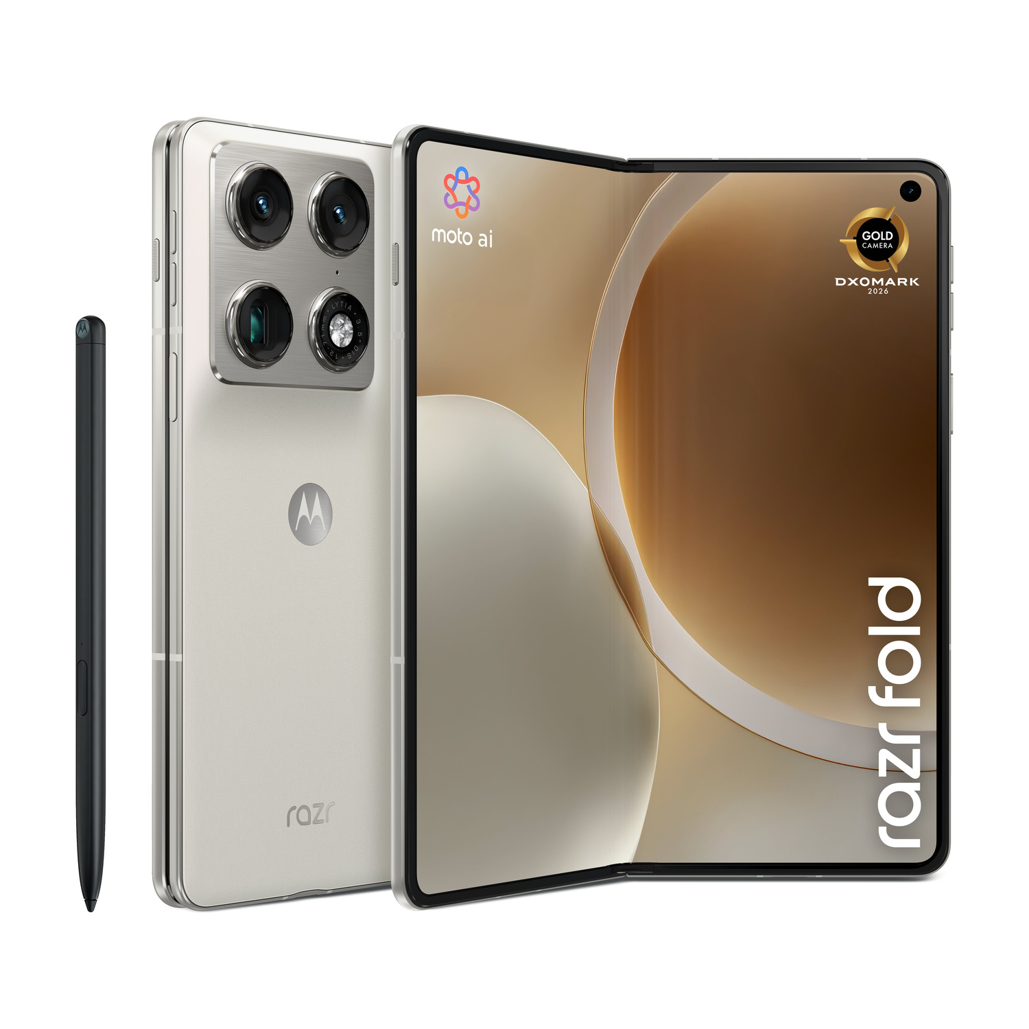 Un telefono pieghevole argento con stilo. Il retro ha quattro fotocamere. Lo schermo è aperto.