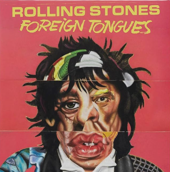 Rolling Stones Foreign Tongues Albumcover mit einem zerstückelten Gesicht und rotem Hintergrund.