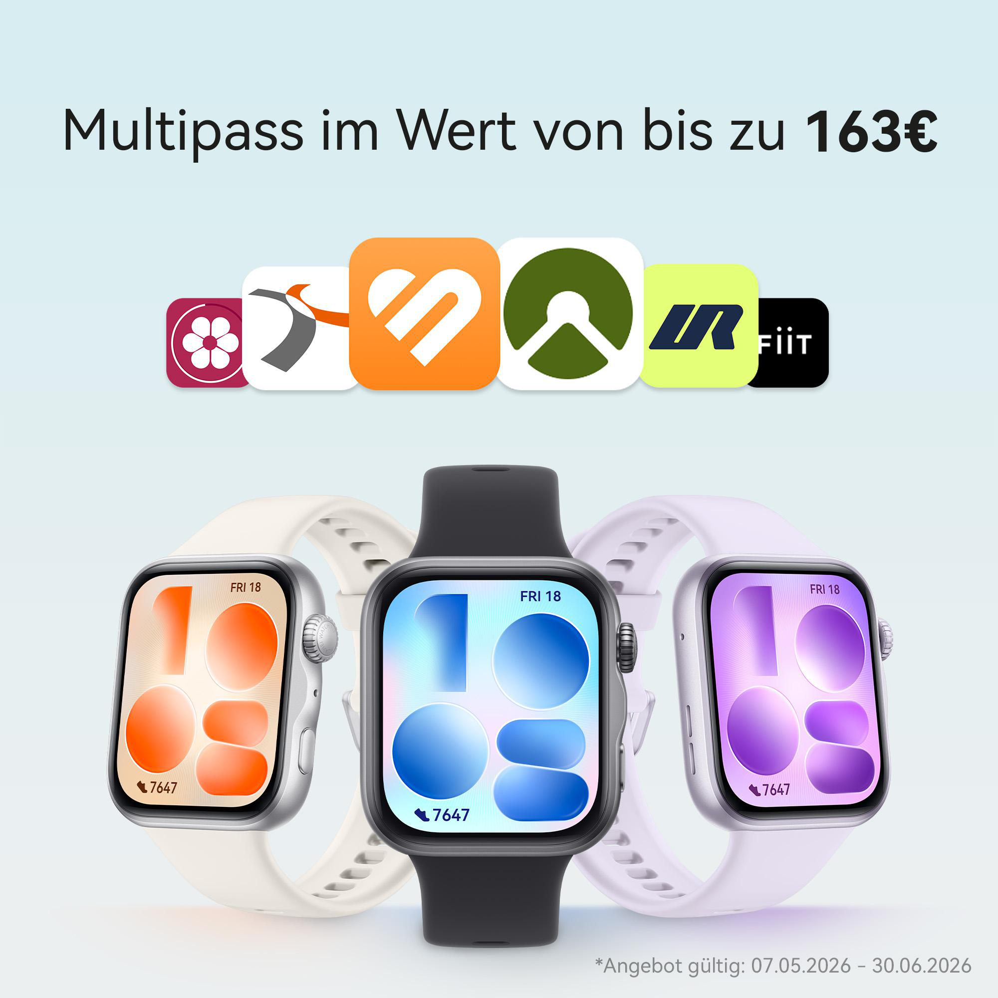 Drei Smartwatches mit bunten Zifferblättern und App-Icons darüber.