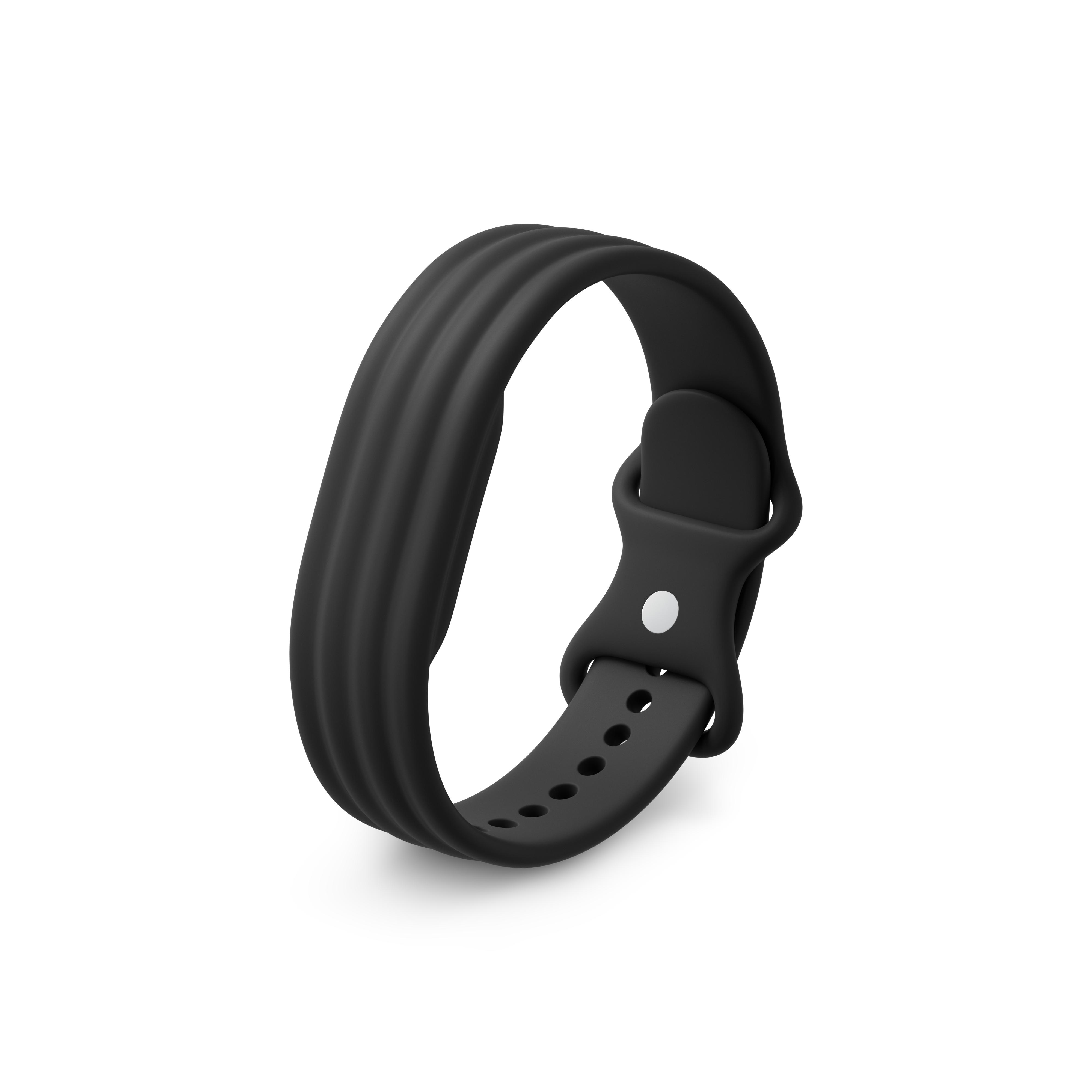 Schwarzes Armband mit gerippter Oberseite und Lochmuster auf weißem Hintergrund.