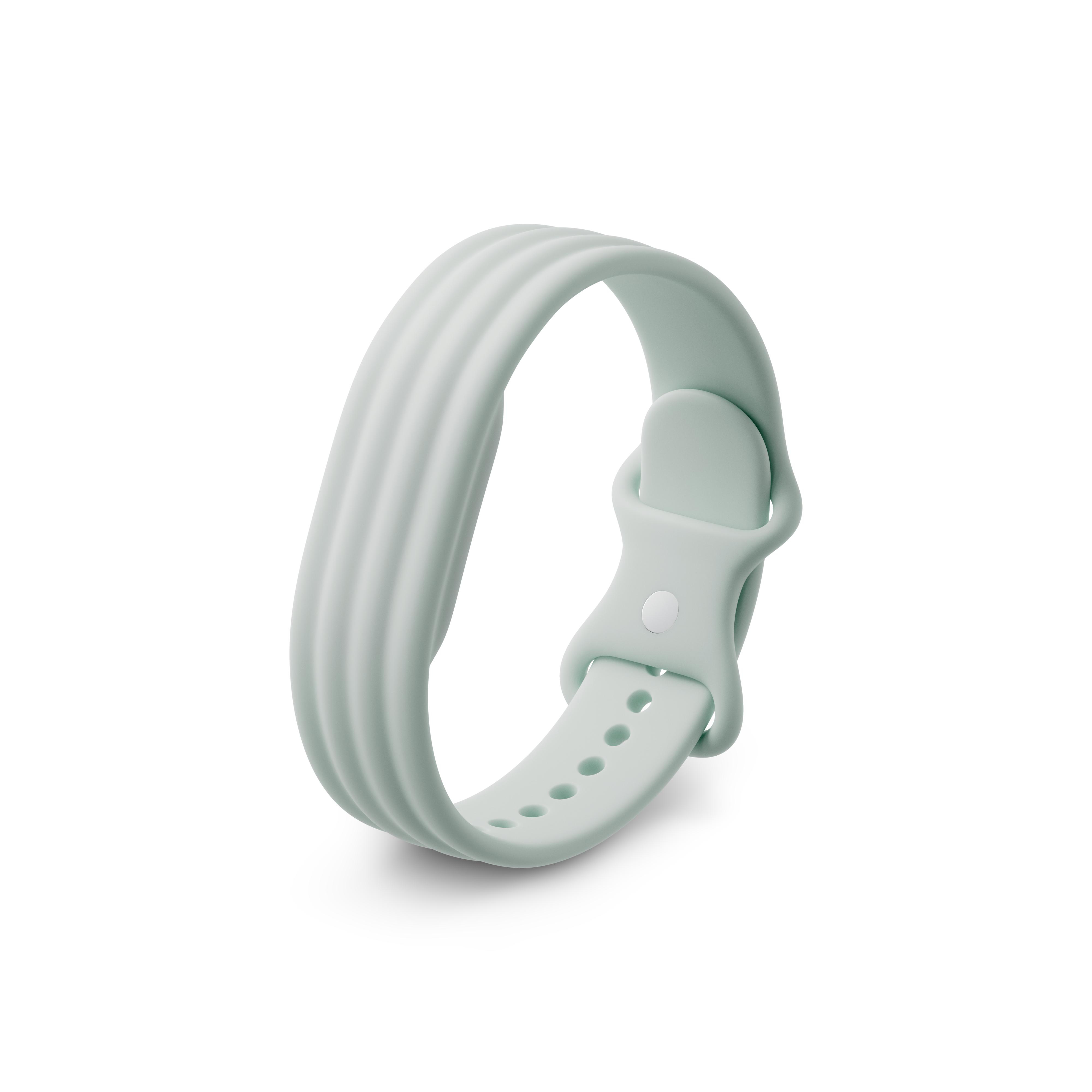 Ein hellgrünes, geripptes Armband mit einem Verschlussmechanismus.