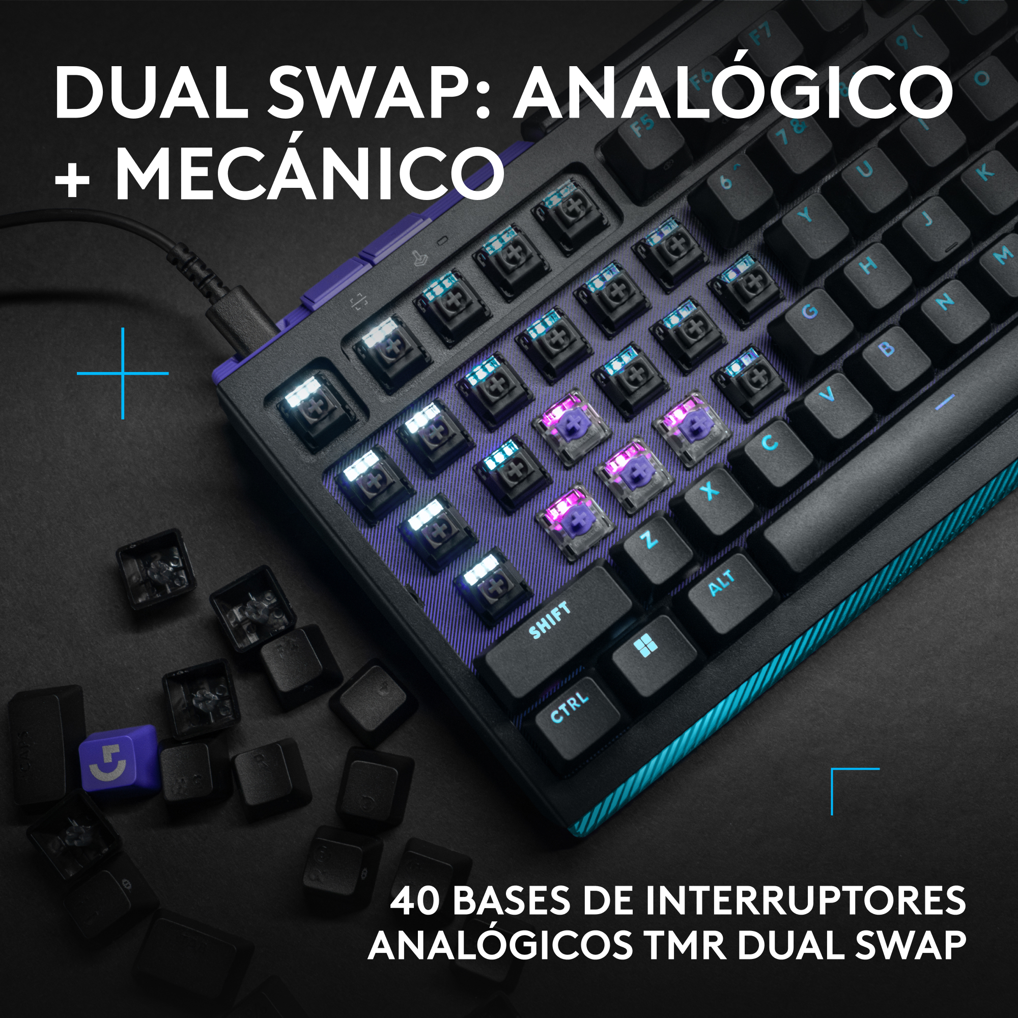 Primer plano de un teclado con teclas iluminadas en azul y pulsadores morados.