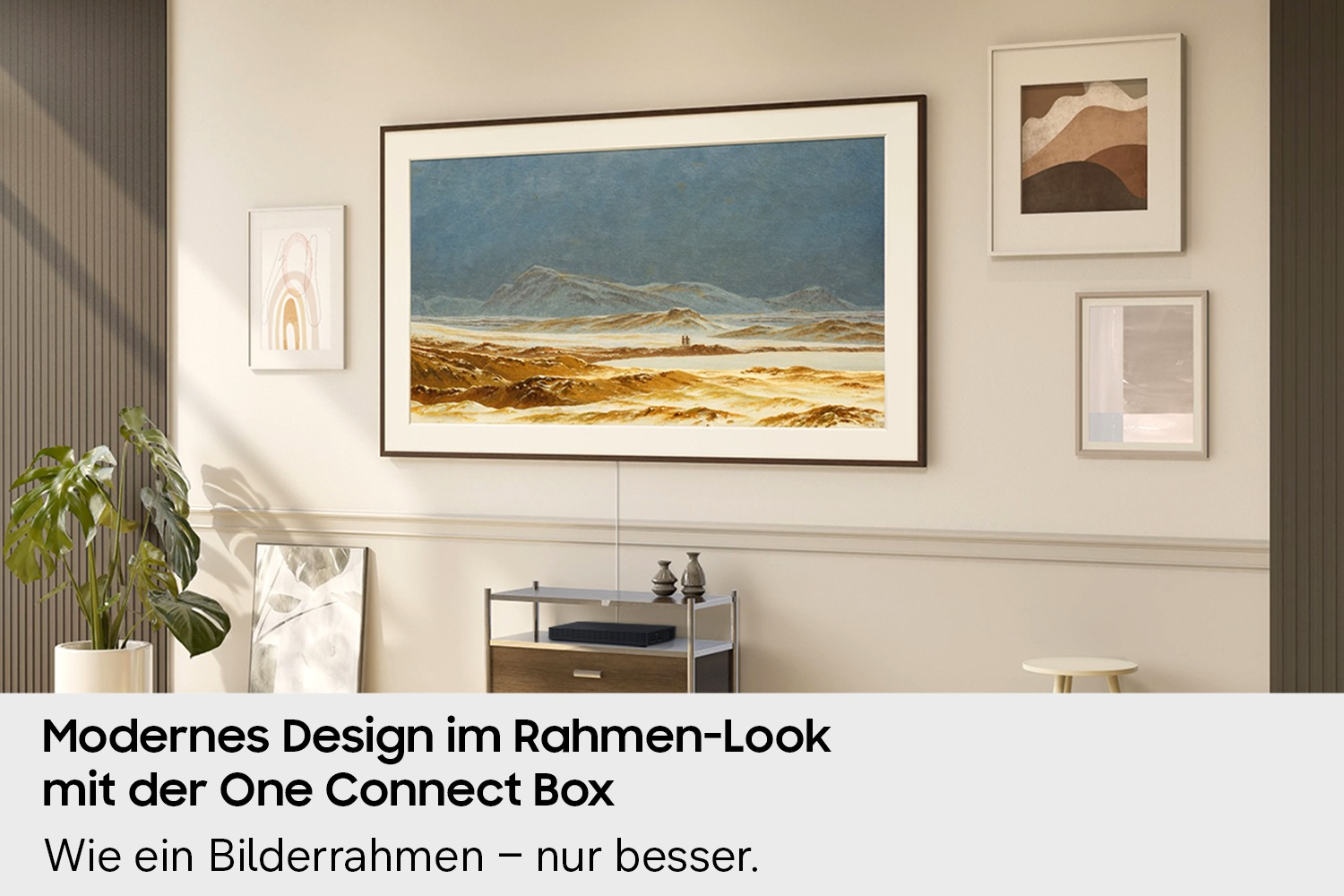 Ein Wohnzimmer mit moderner Kunst an der Wand und einem großen Fernseher.
