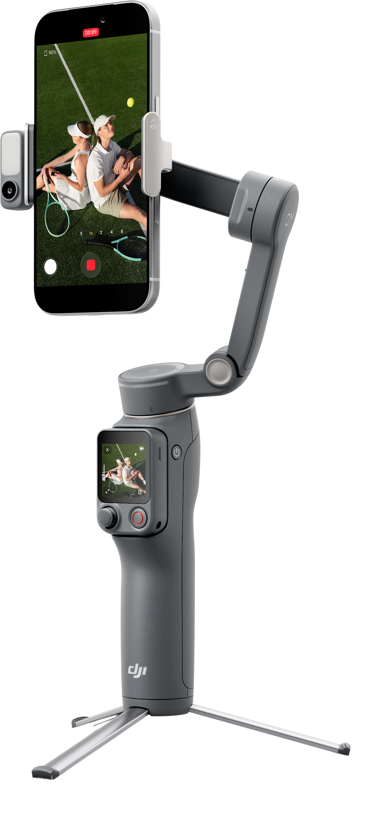Un telefono tenuto da un gimbal filma una coppia su un campo da tennis.