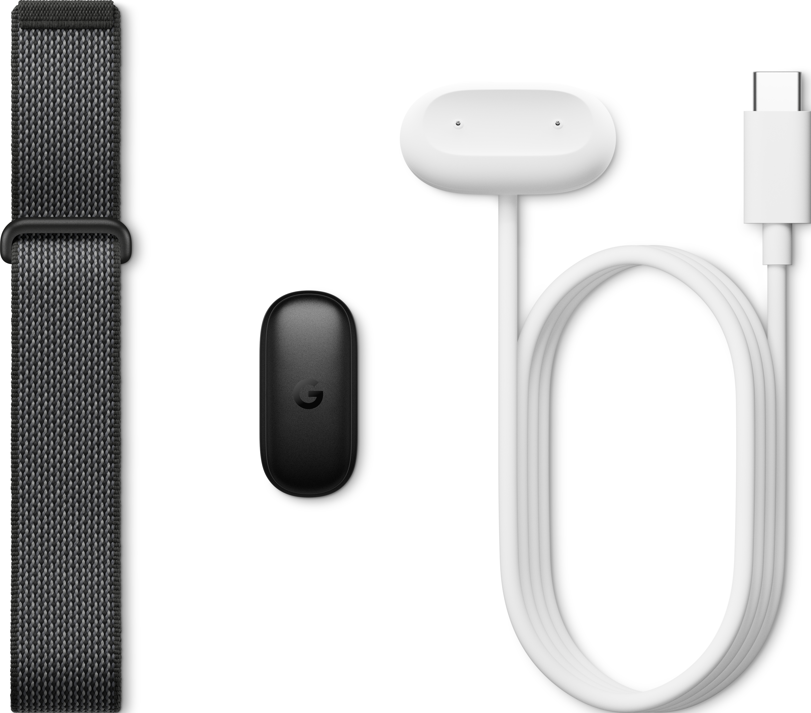 Un cinturino grigio intrecciato, un tracker Google nero e un caricatore USB-C bianco.