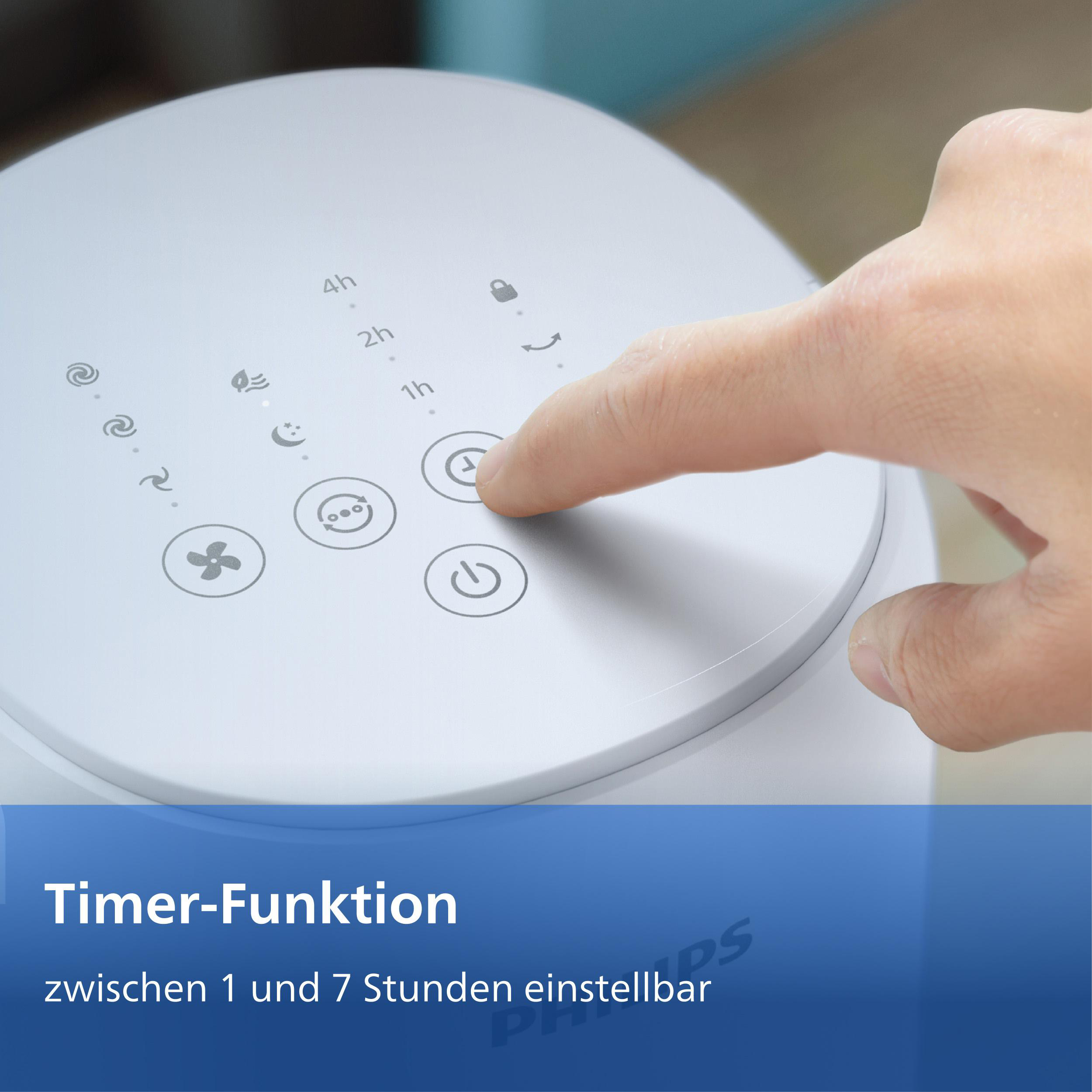 Ein Finger drückt auf die Timer-Taste einer weißen Maschine.
