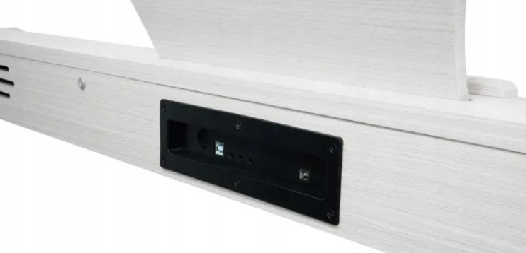 Pianino z portami, USB i wejściem zasilania.
