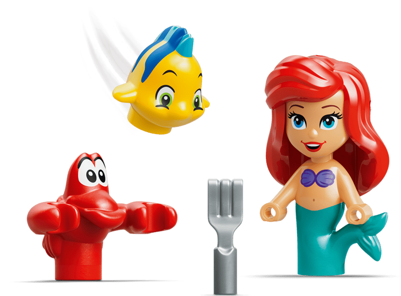 Ariel, Fabius und Sebastian als Lego-Figuren mit einer Gabel.