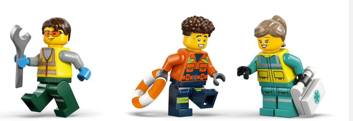 Drei Lego-Figuren: ein Mechaniker, ein Rettungsschwimmer und ein Sanitäter.