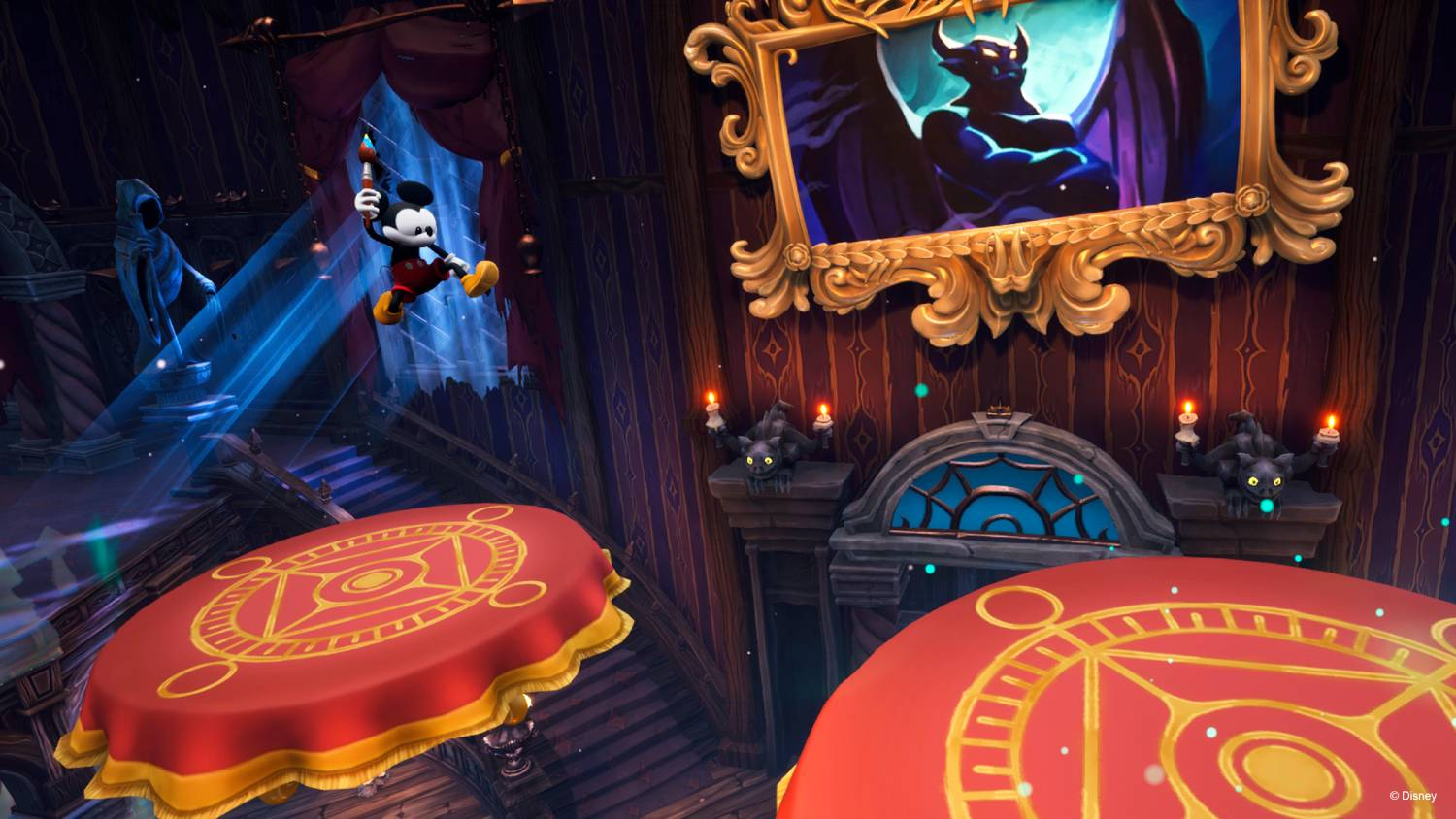 Mickey Mouse salta en una habitación espeluznante con mesas rojas y un cuadro de un demonio.