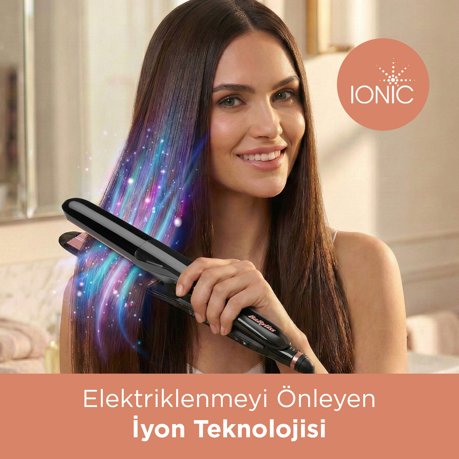 Uzun kahverengi saçlı kadın, iyonik teknolojili siyah düzleştirici kullanıyor.