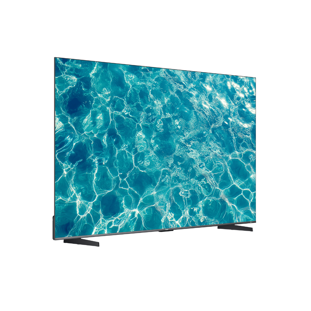 Un televisor moderno muestra una imagen de agua azul con reflejos de luz.