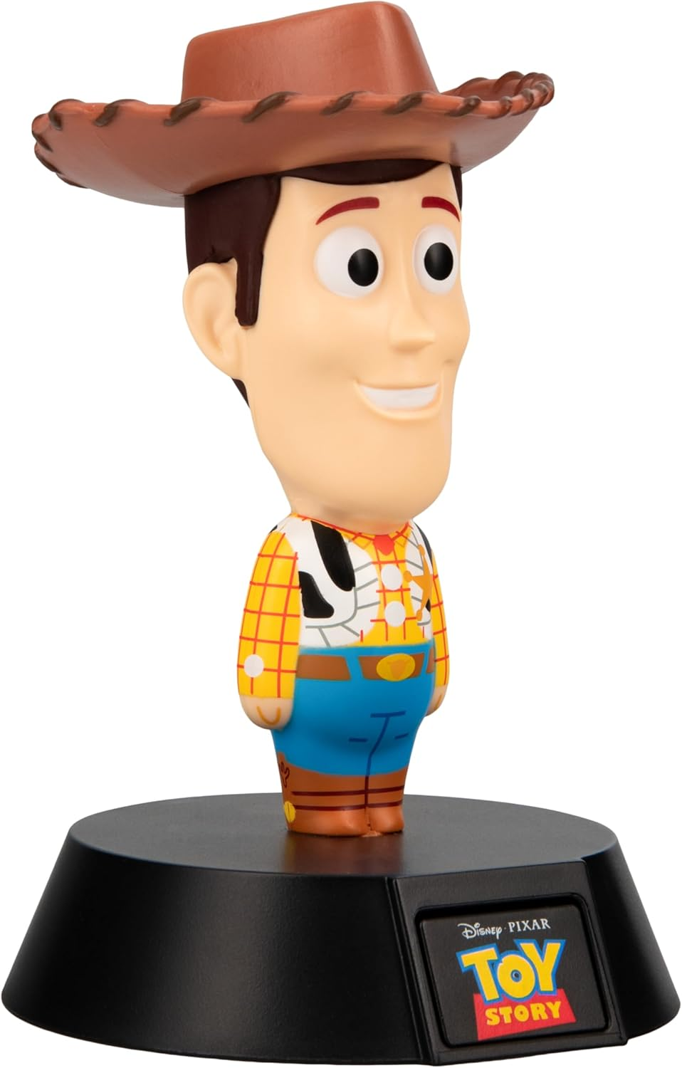 Woody figura cowboykalappal, sárga kockás ingben, kék nadrágban, fekete talapzaton.