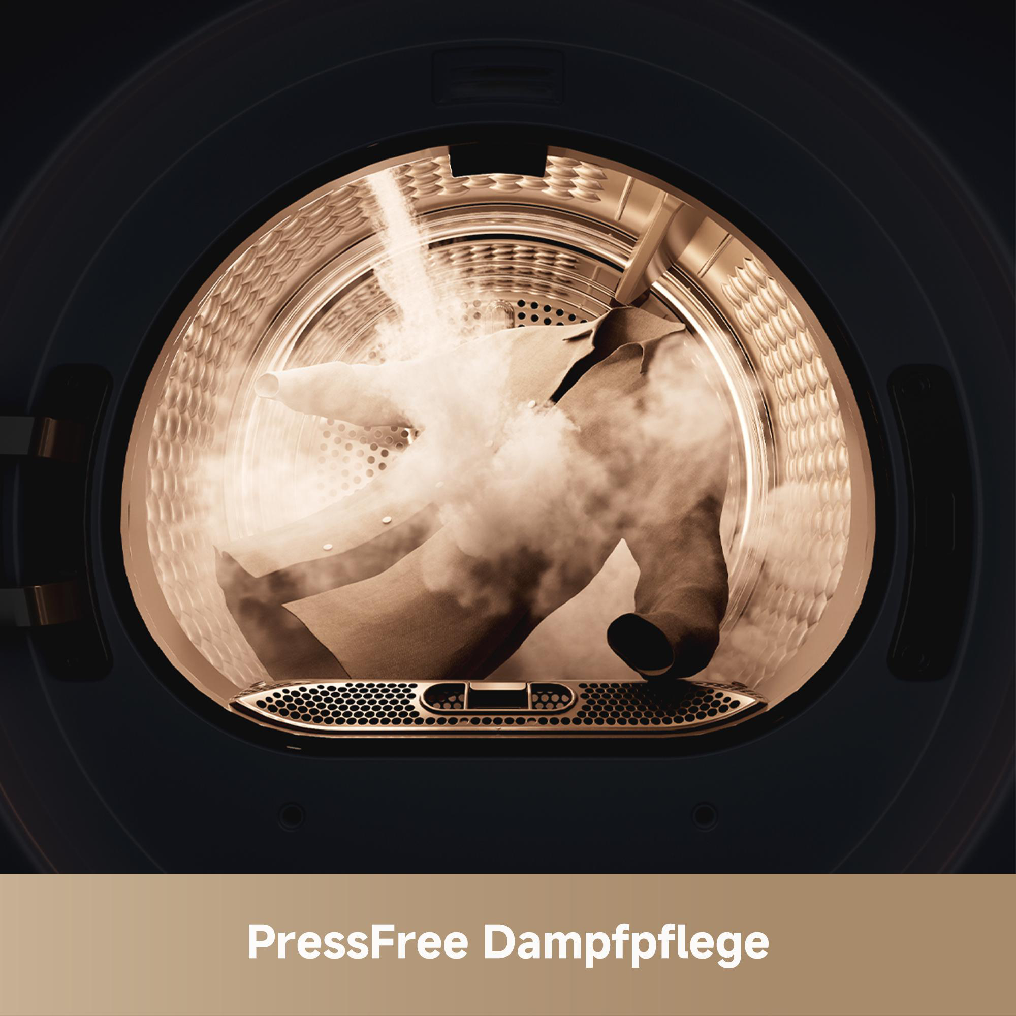 Ein Hemd in einer Waschmaschine mit Dampf.