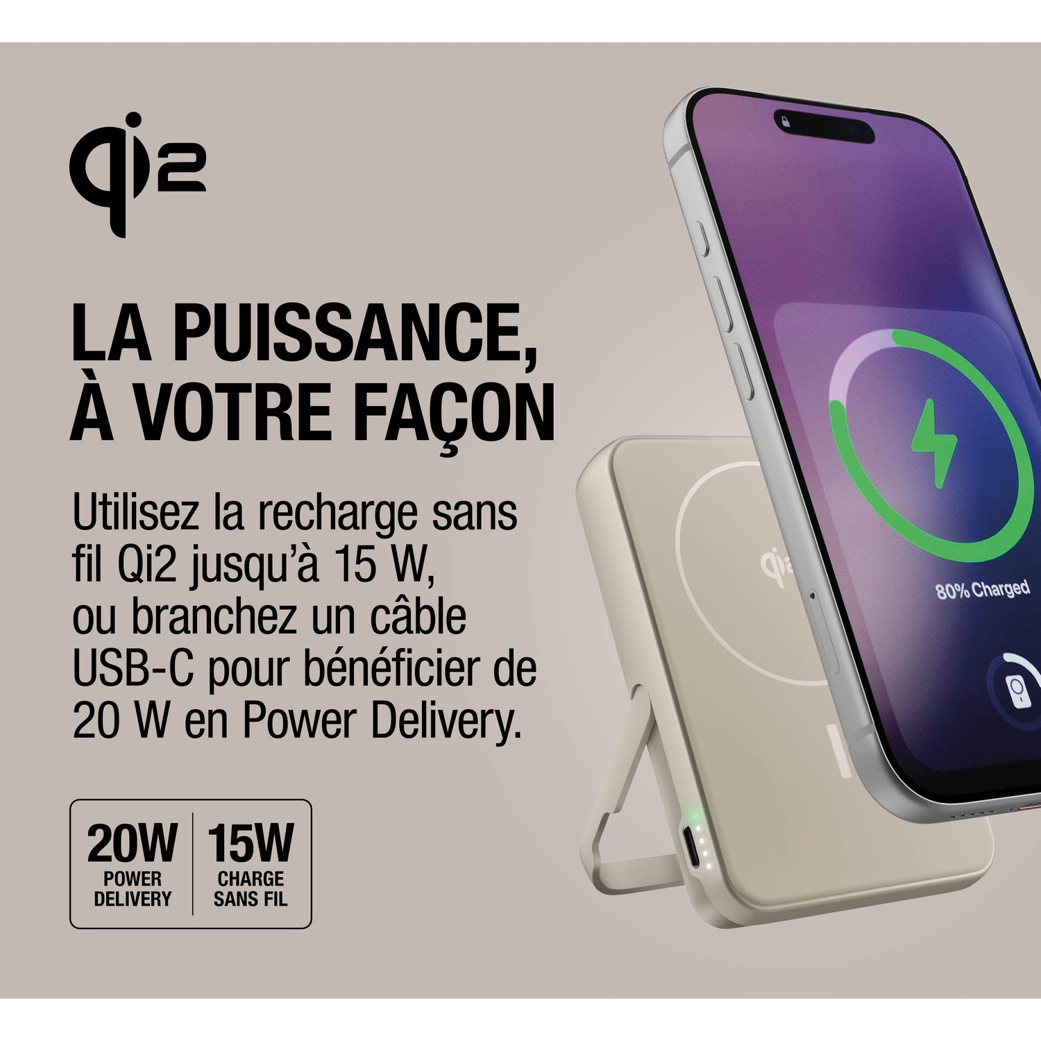 Logo Qi2, iPhone 80% chargé, station de charge beige, 15W sans fil, 20W PD.