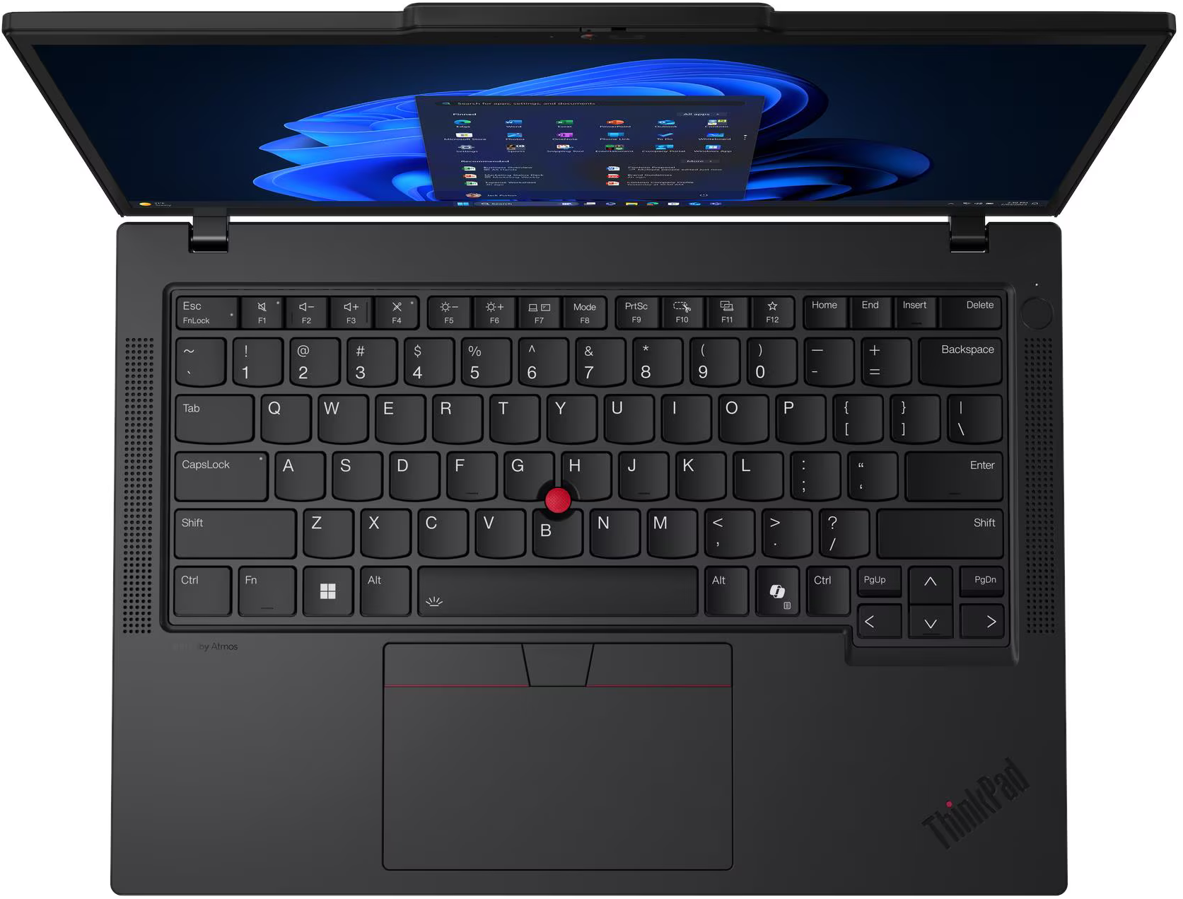 Egy nyitott fekete laptop háttérvilágítású billentyűzettel és touchpad-del.