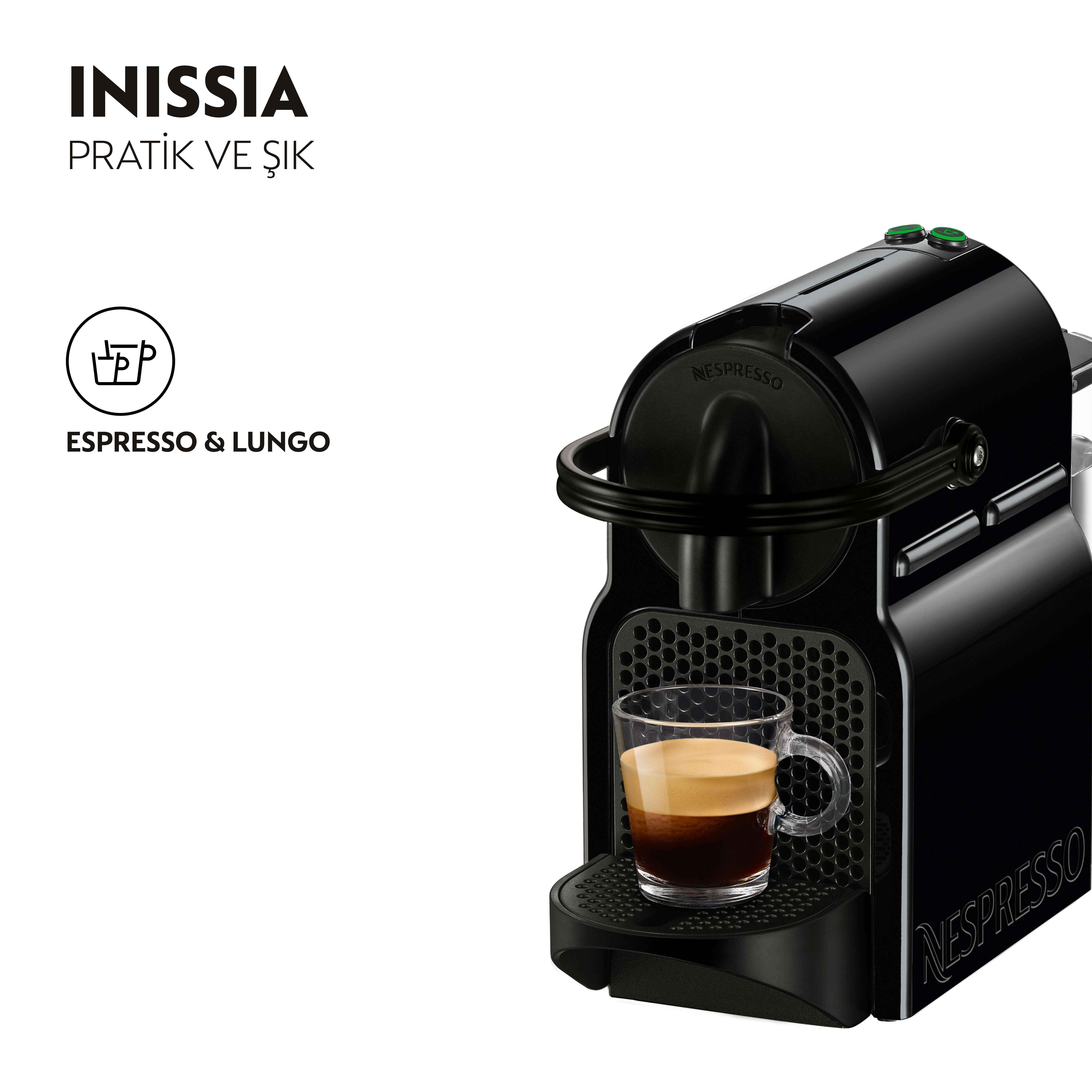 Siyah Nespresso makinesi, cam bardakta espresso, yeşil düğmeler.