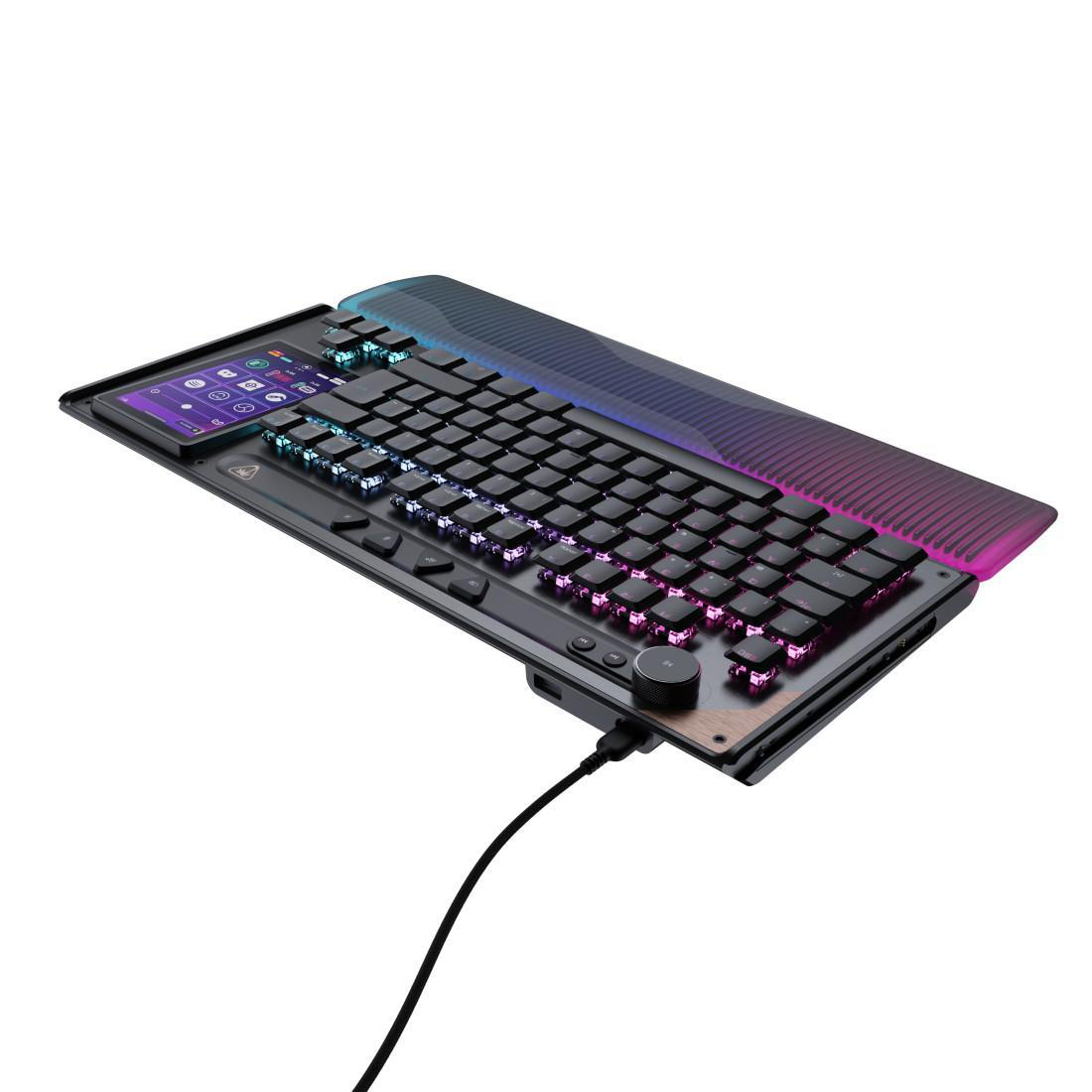 Schwarze Tastatur mit integriertem Bildschirm und RGB-Beleuchtung auf weißem Hintergrund.