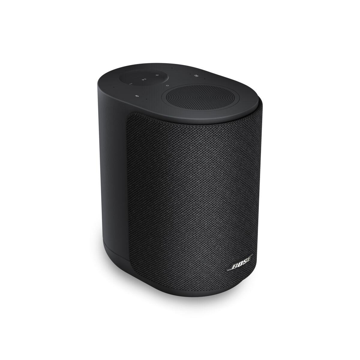 Schwarzer Bose Lautsprecher mit Tasten und Gitter oben, auf weißem Hintergrund.