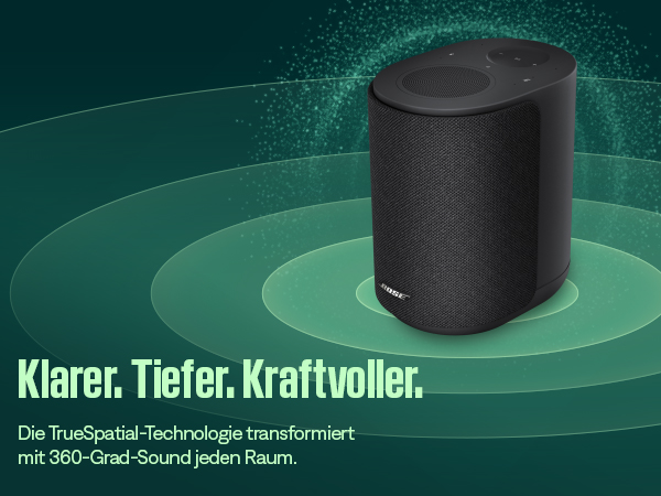 Schwarzer Bose Lautsprecher auf grünem Hintergrund mit Ringen. Text: Klarer. Tiefer. Kraftvoller.