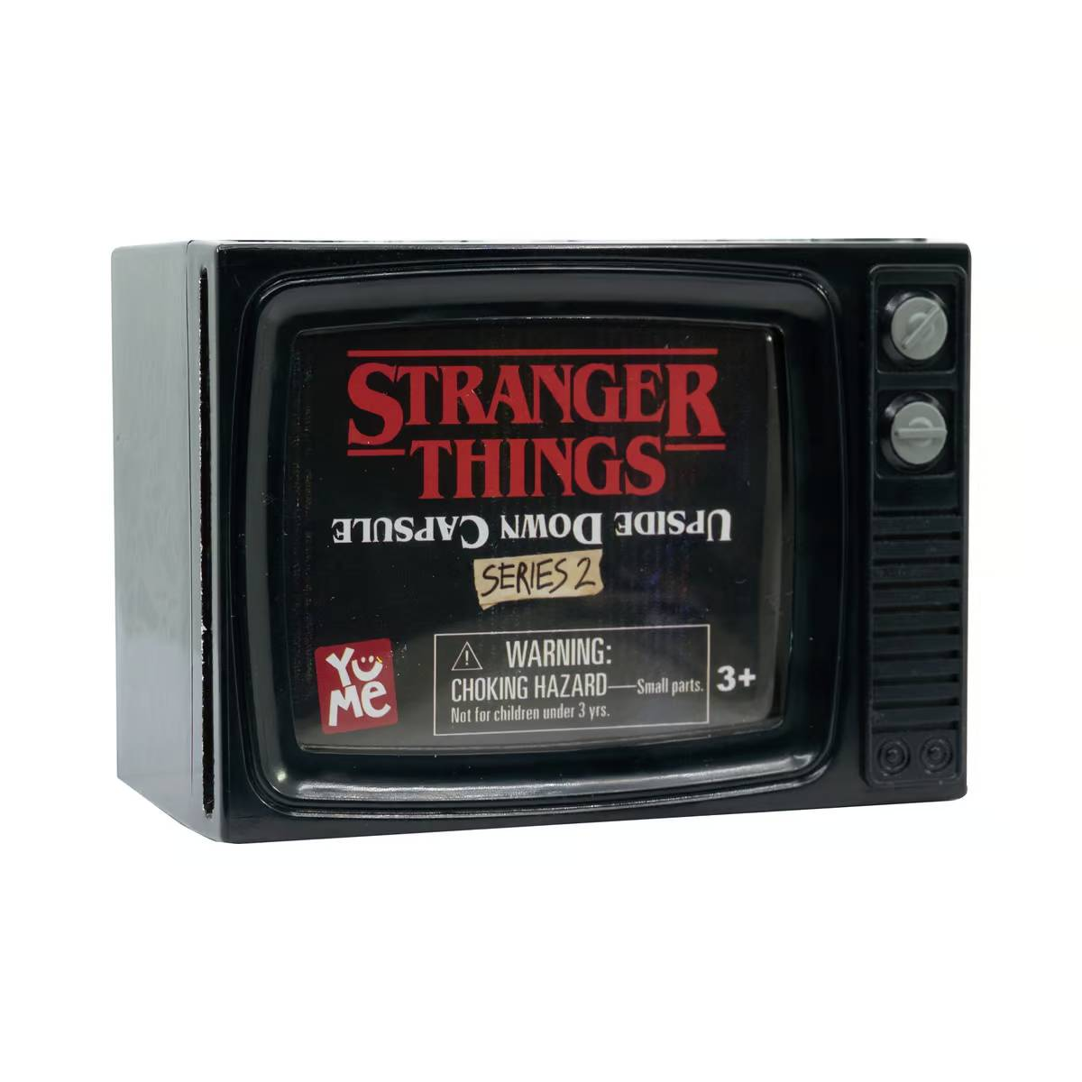 Una caja de juguete de televisión negra con el logo de Stranger Things y etiquetas de advertencia.