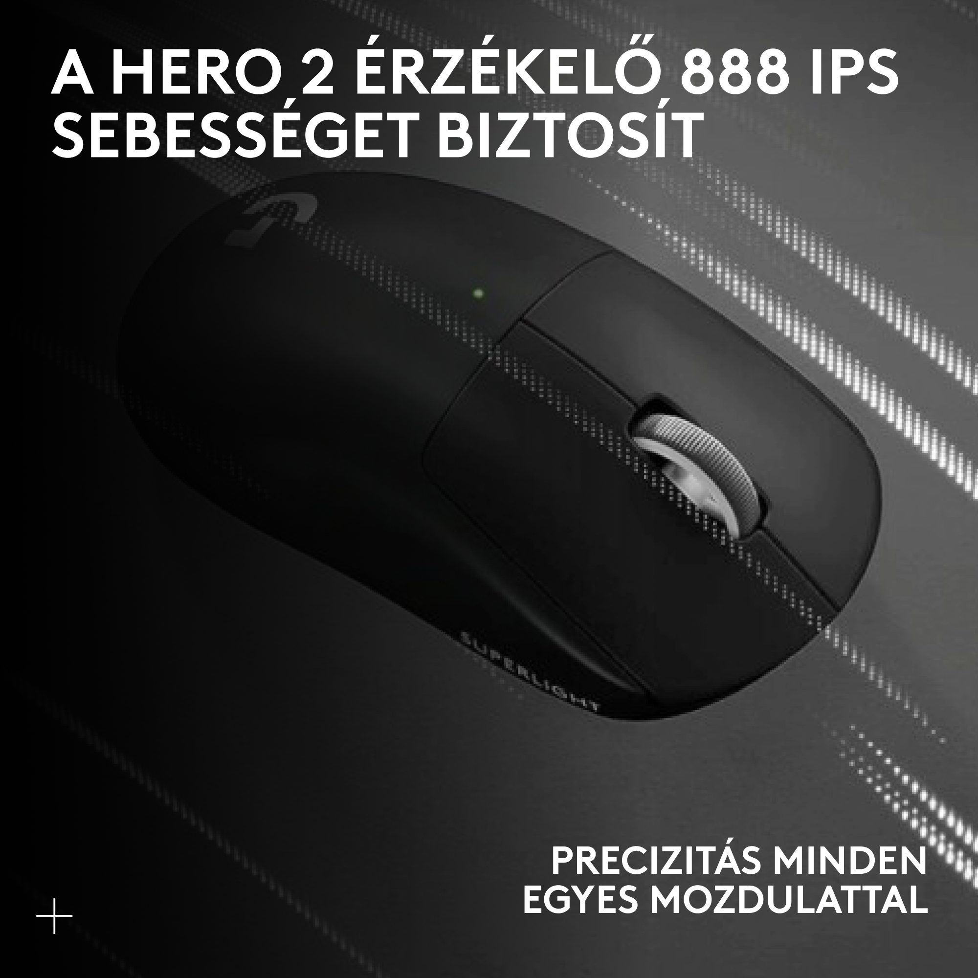 Fekete gamer egér görgővel és zöld fénnyel, sötét háttéren.