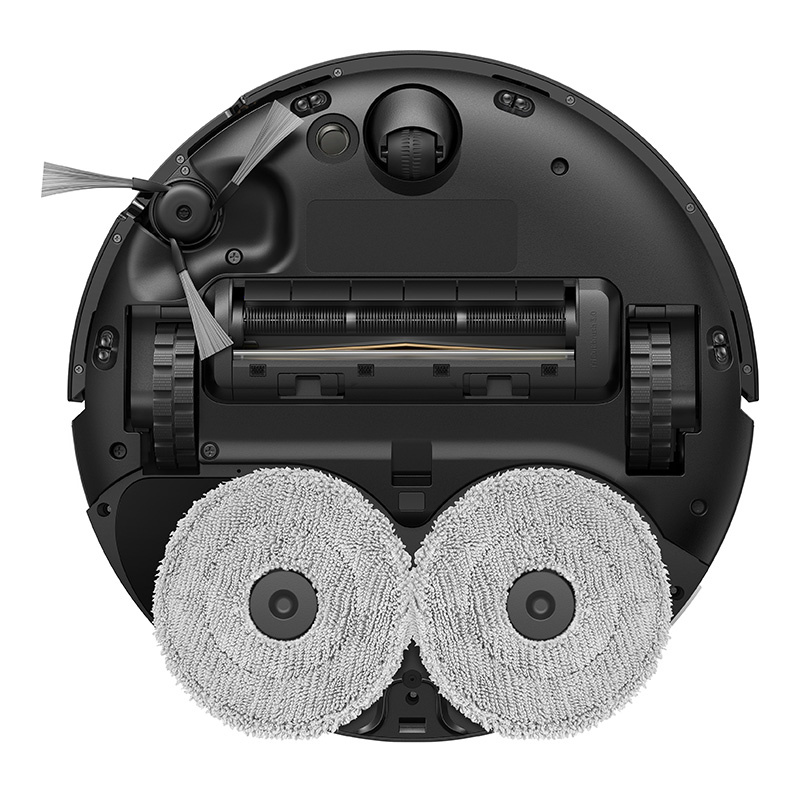 Fekete robotporszívó alja két forgó felmosóval és kefékkel.