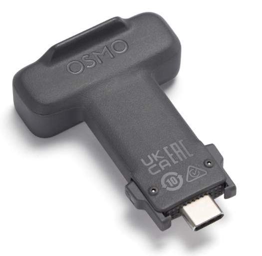 Szary adapter OSMO ze złączem USB-C i oznaczeniami UKCA-EAC.