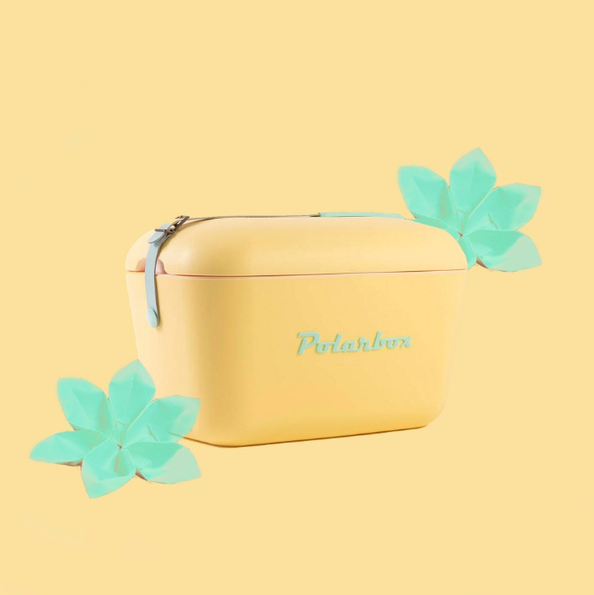 Żółta torba chłodząca z napisem Polarbox i zielonymi liśćmi.