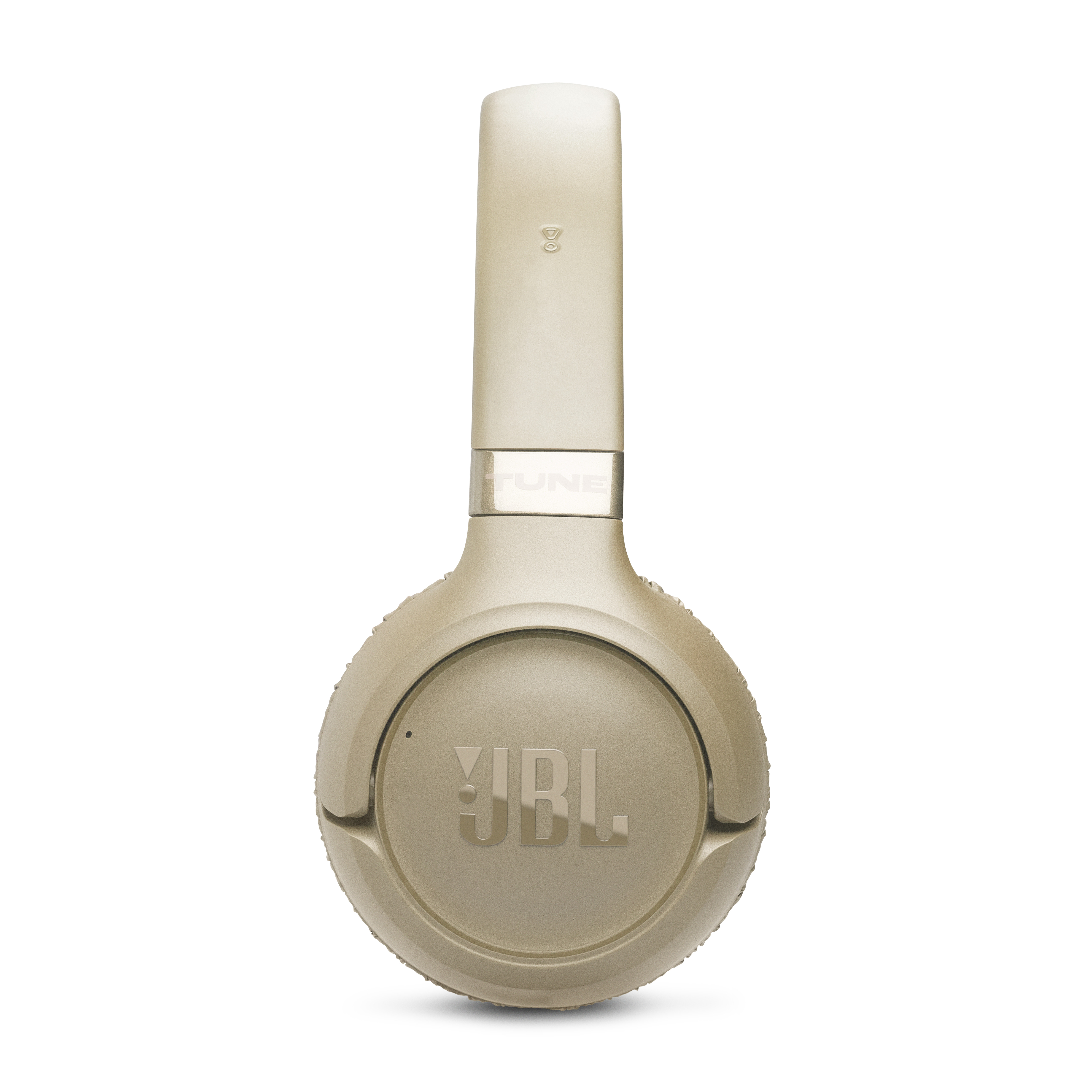 Eine goldene JBL Kopfhörer-Ohrmuschel mit dem JBL Logo.