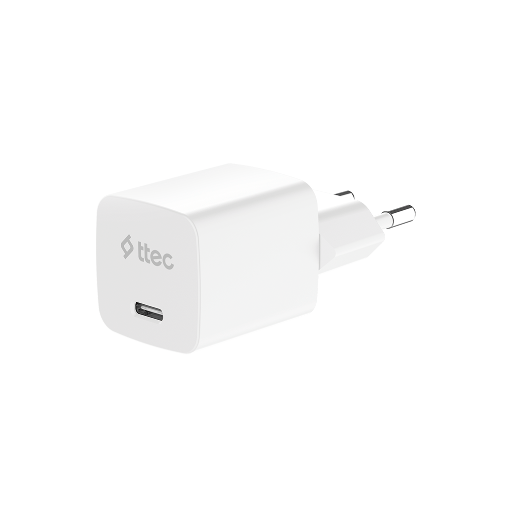 Ttec logolu beyaz USB-C şarj cihazı fişi ve iki metal pin.