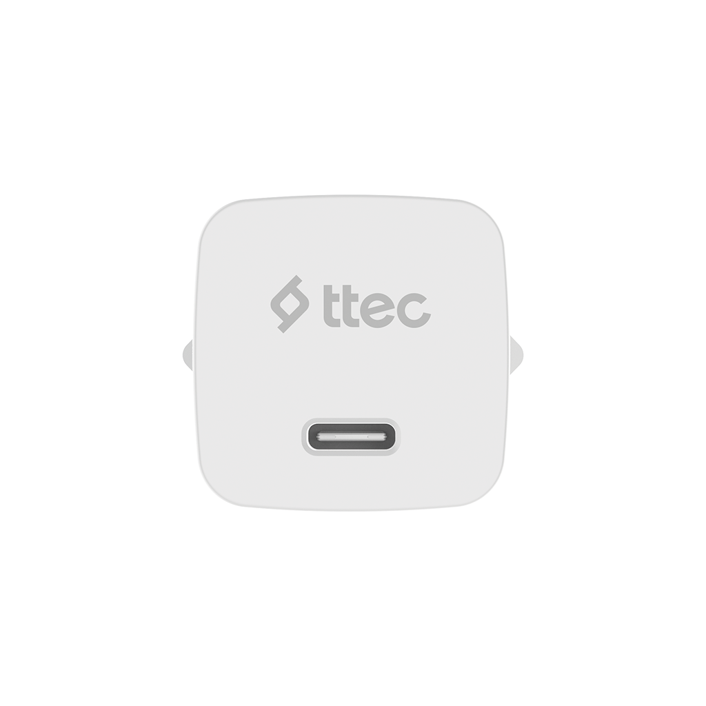 Ttec logolu beyaz USB-C şarj cihazı ve USB-C bağlantı noktası.