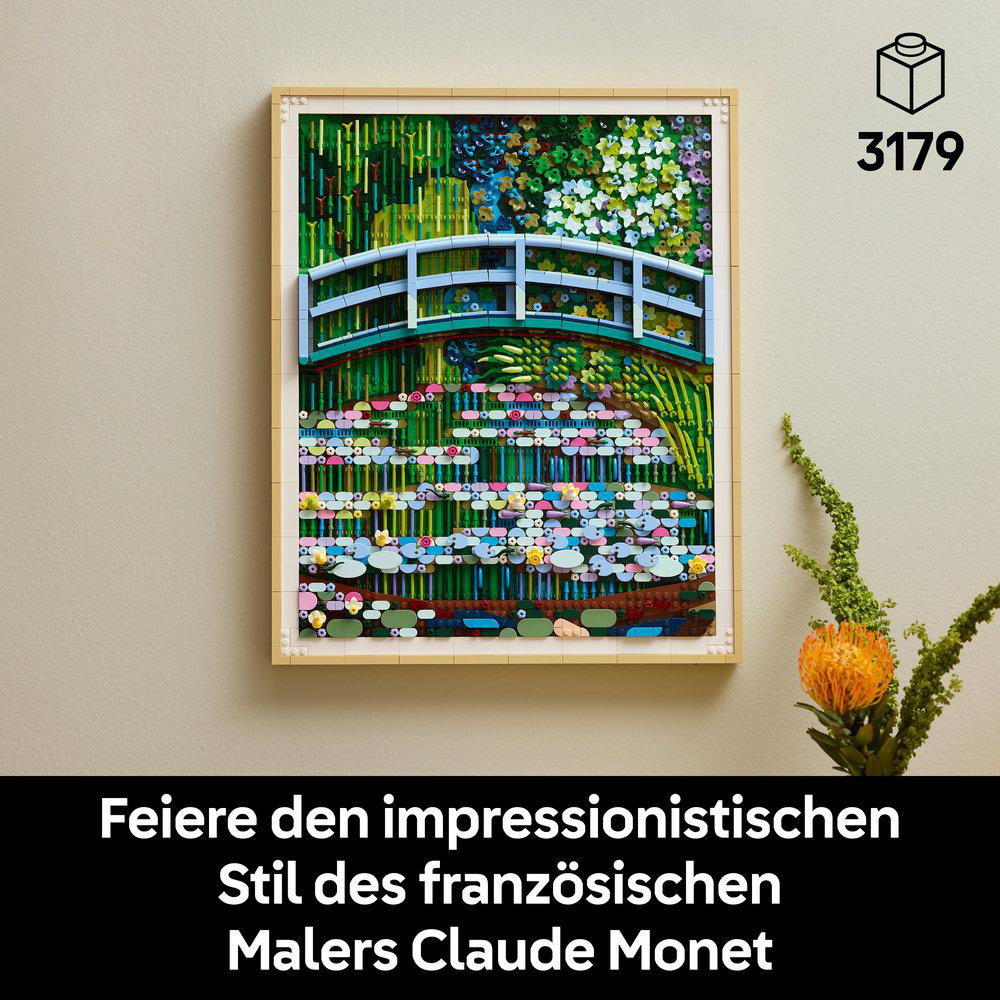 Ein Lego-Modell von Monets Seerosenteich mit Brücke und Blumen.