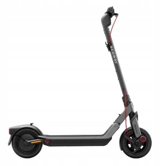 Szary skuter elektryczny Segway z czerwonymi akcentami i czarnymi kołami, pokazany z boku.