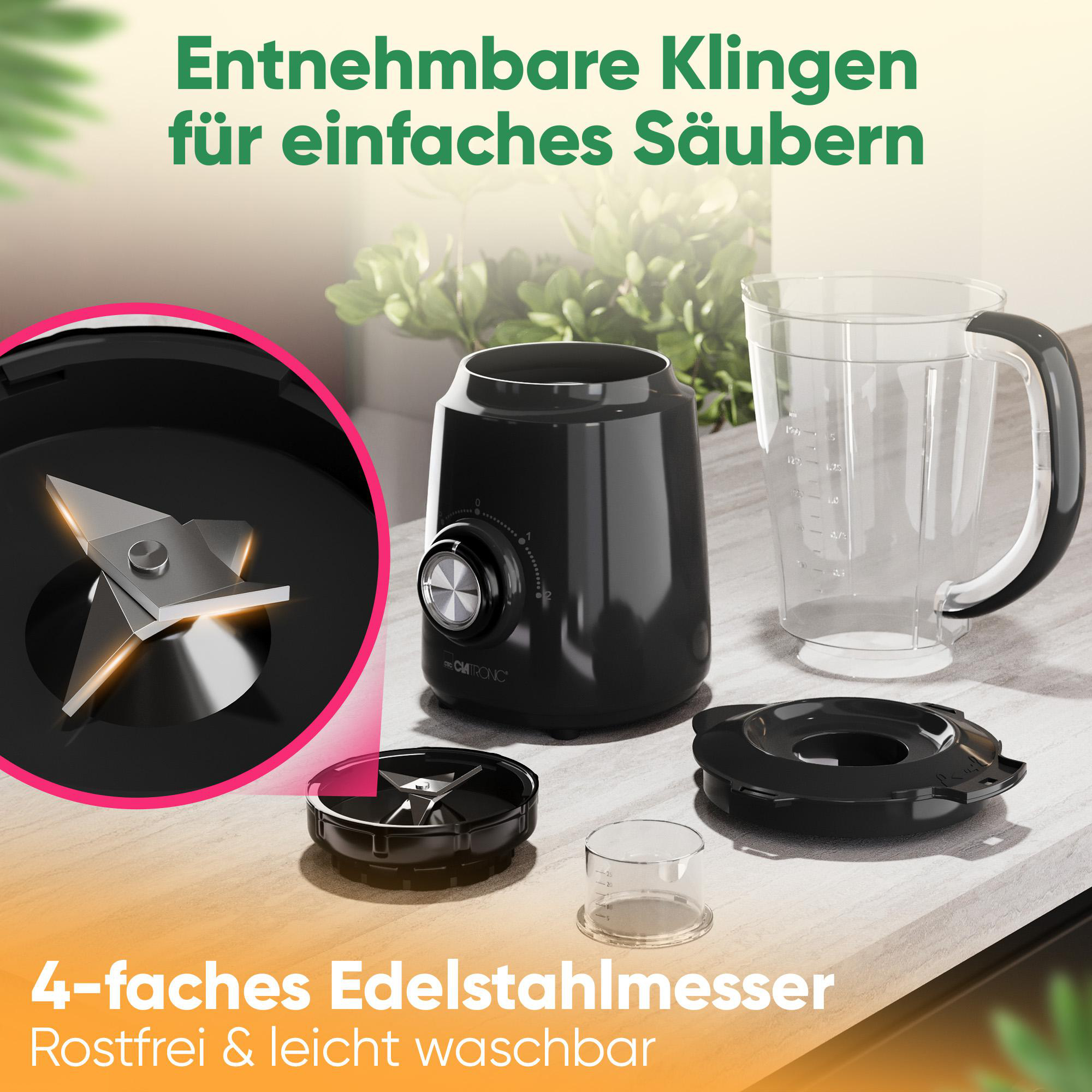 Ein schwarzer Mixerfuß mit Skala, Kanne, Messer und Deckel auf einem Tisch.