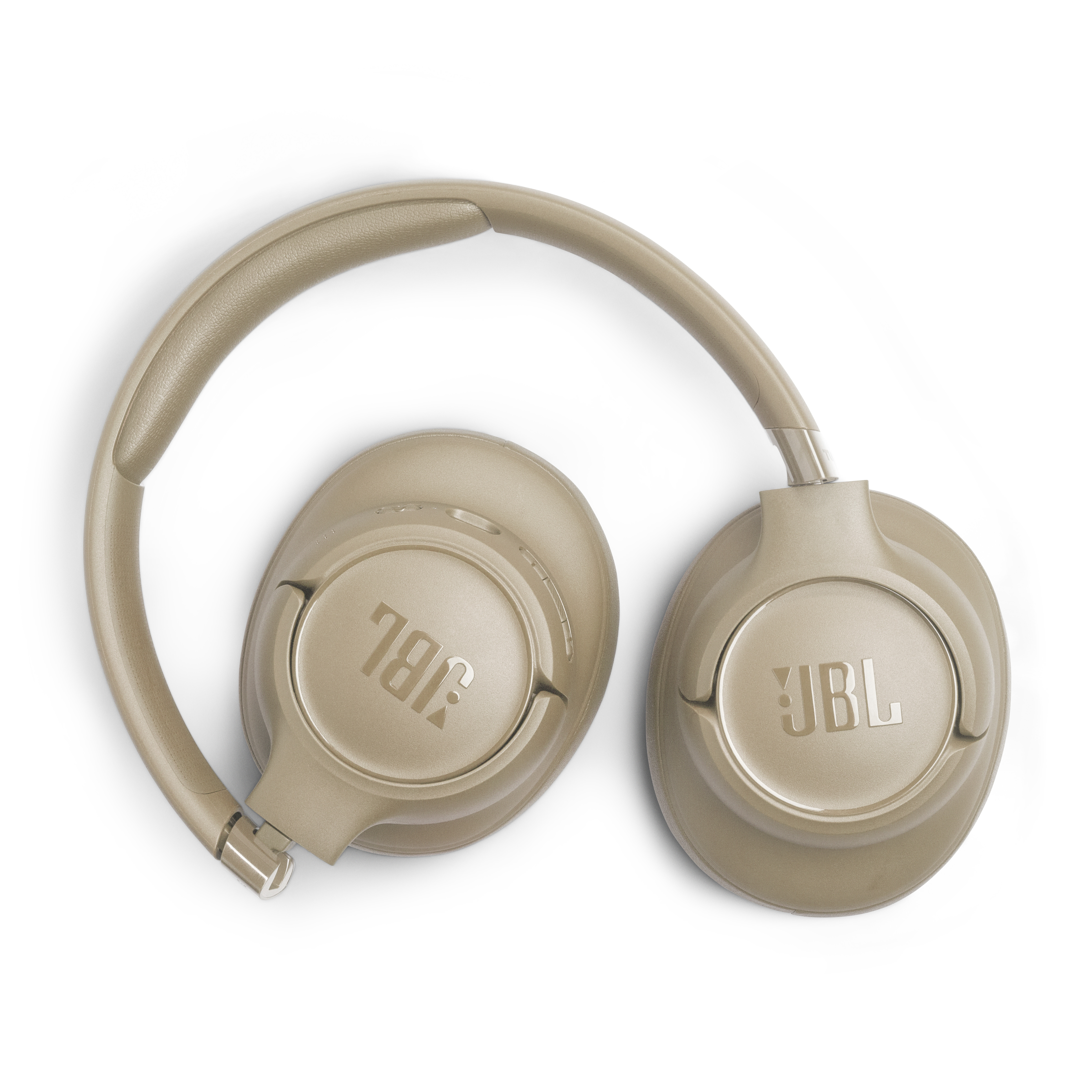 Beige JBL Kopfhörer liegen auf weißem Hintergrund.