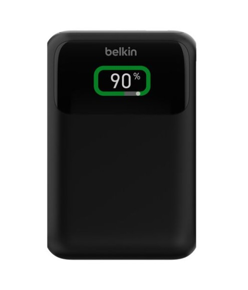 Siyah Belkin şarj cihazı %90 dolu gösteriyor.